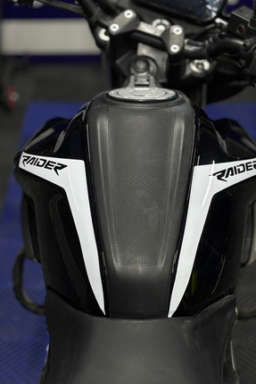 Banxtre Tvs Raider 125 Motosiklet için Uyumlu Depo Kordon Sticker Seti (Sağ v...
