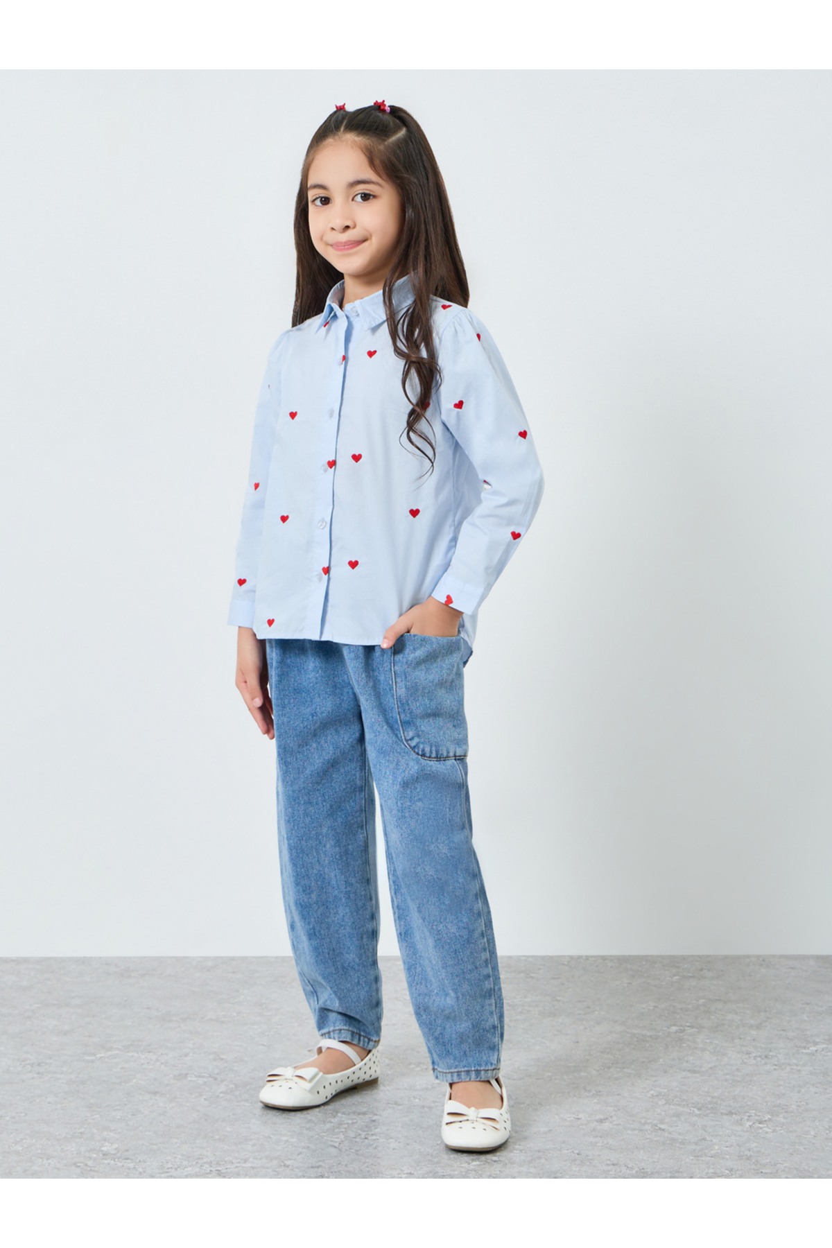 قميص قطني مطرز بقلب أزرق للبنات
