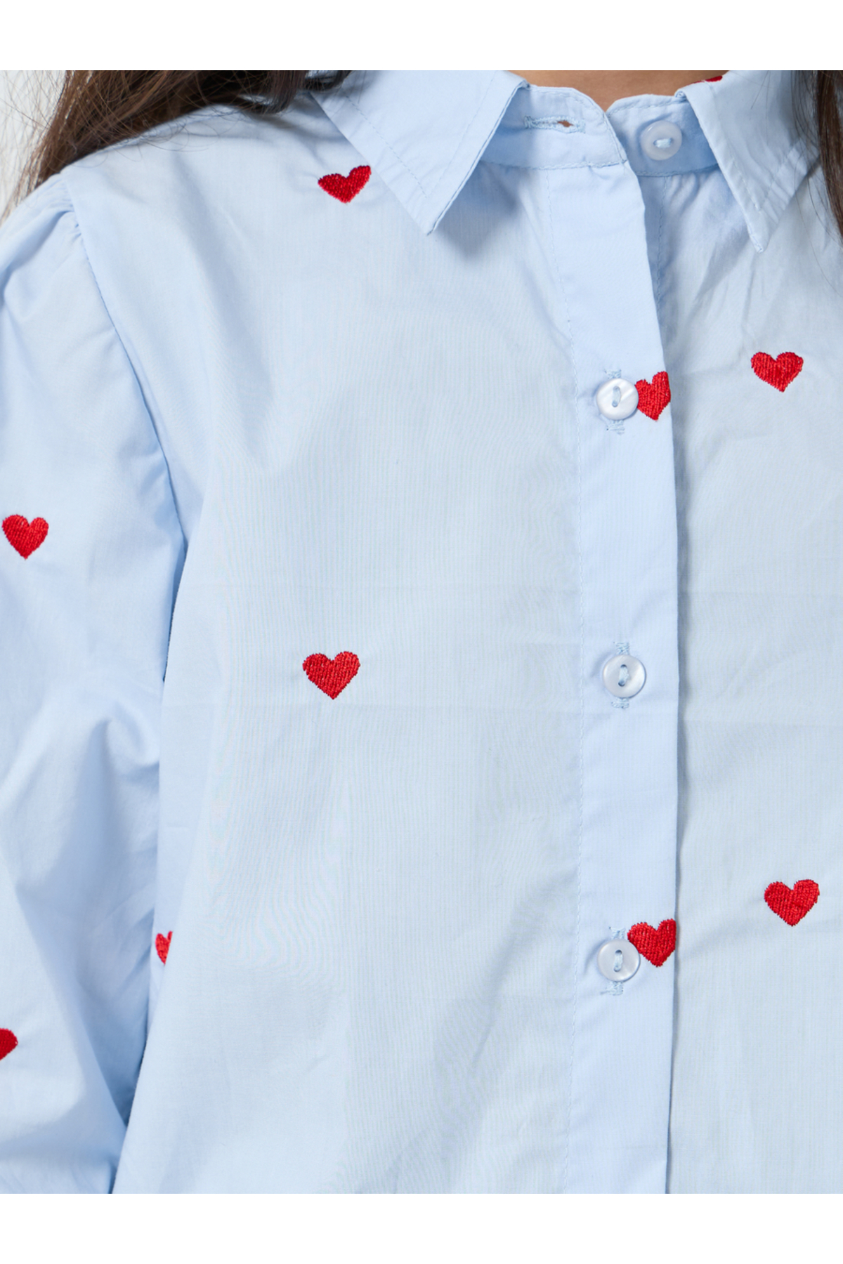 قميص قطني مطرز بقلب أزرق للبنات