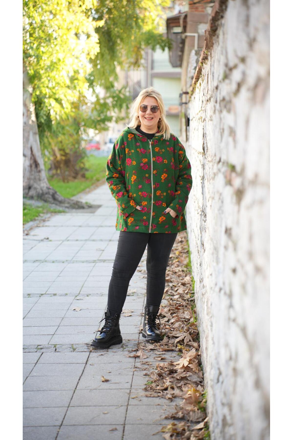 BE ATÖLYE BUTİK Kapşonlu Yeşil Çiçek Desenli Pazen Ceket Hoodie