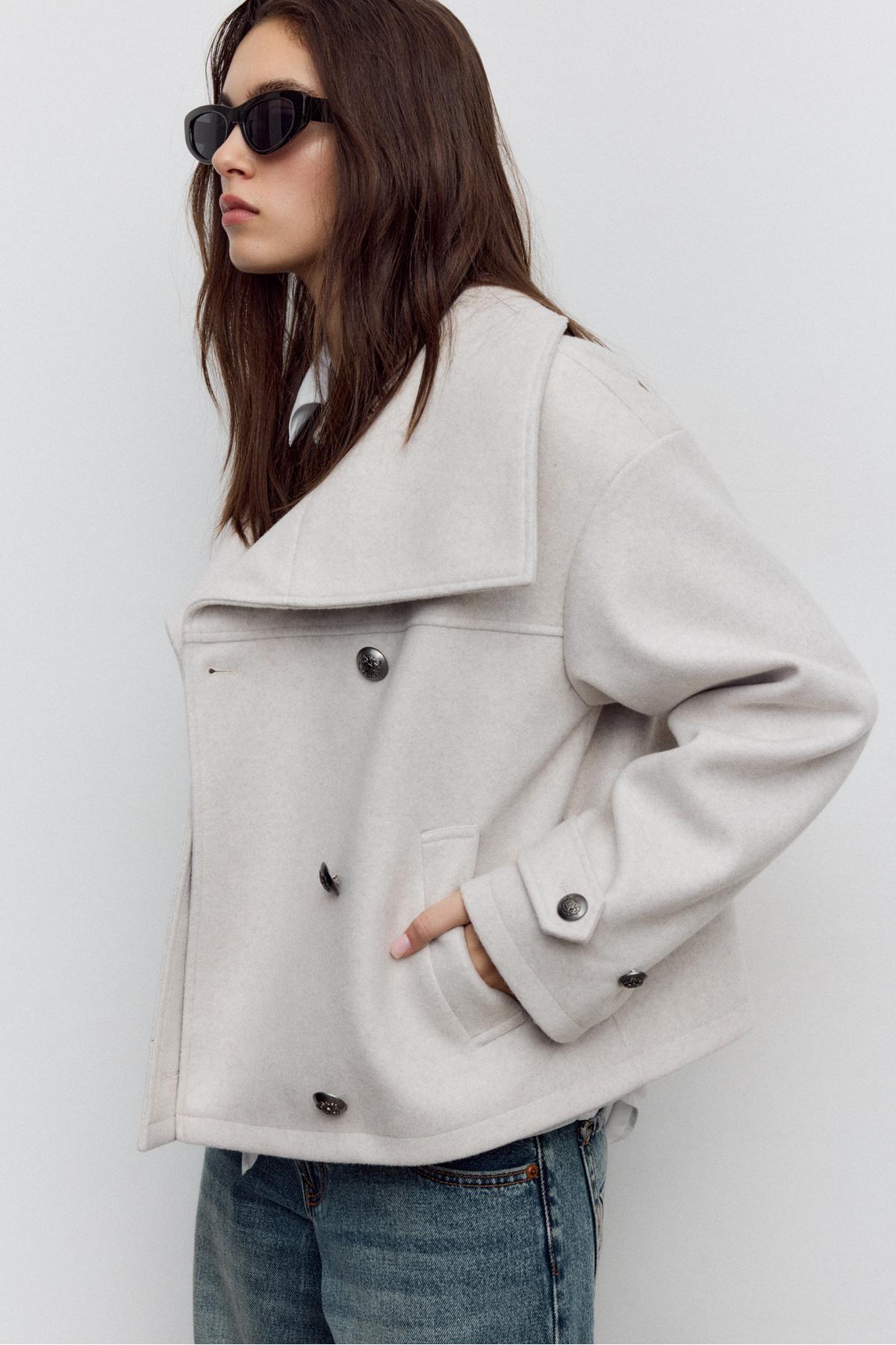 Stradivarius  Dik yaka kruvaze yumuşak efektli ceket