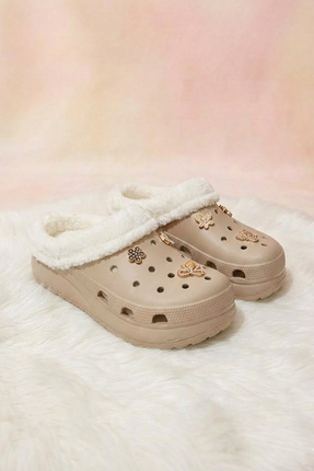 KARDEŞLER ÇORAP Krem Renk İçi Peluş Gold Tokalı Sabo Terlik