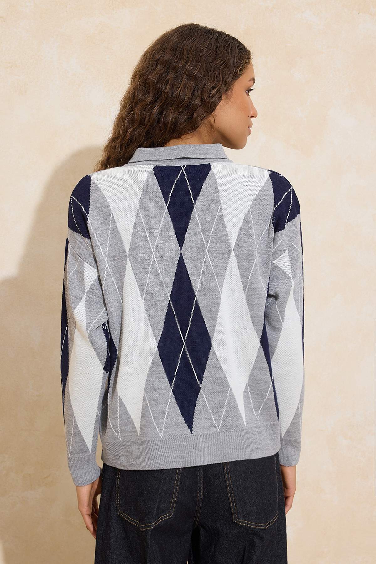 Trendyolmilla  Gri Baklava Desenli Geniş Kalıp Triko Kazak TWOAW26KZ00299 - Görsel 4