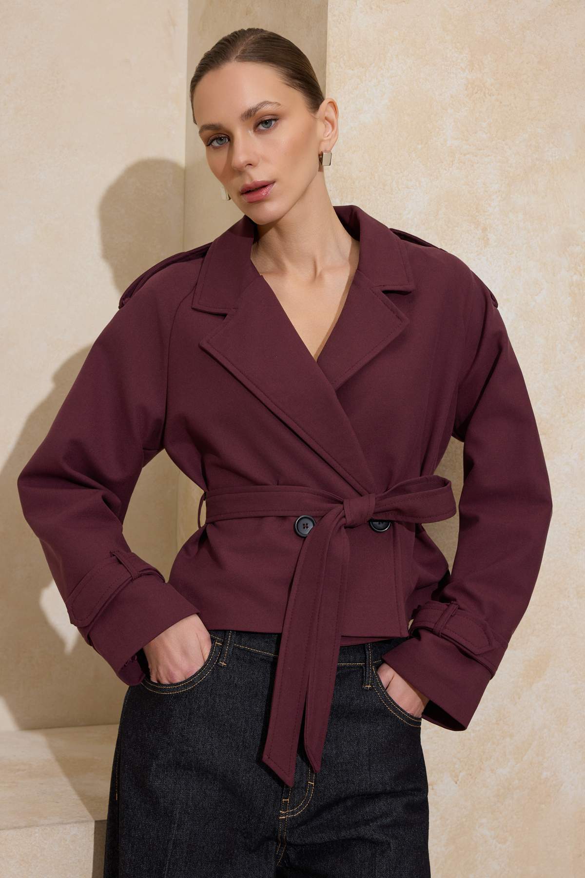 Trendyol Collection Burgunderroter Premium-Crop-Blazer aus gewebtem Stoff TWO...