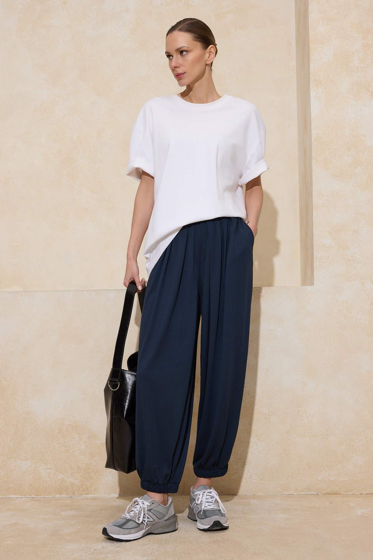 Trendyolmilla  Antrasit Düz Havuç/Şalvar Büzgülü Normal Bel Pike Örme Pantolon TWOSS26PL00040