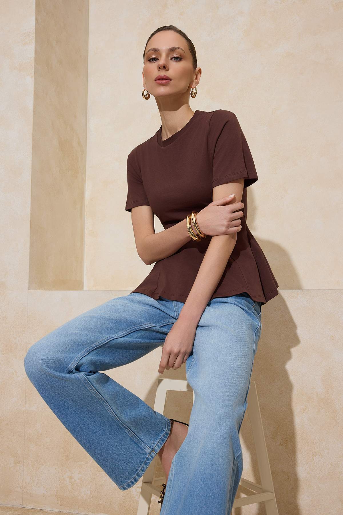 Trendyolmilla  Kahverengi Düz Peplum Bisiklet Yaka Standart Kol Kısa %100 Pamuk Örme Bluz TWOSS26BZ00028 - Görsel 2