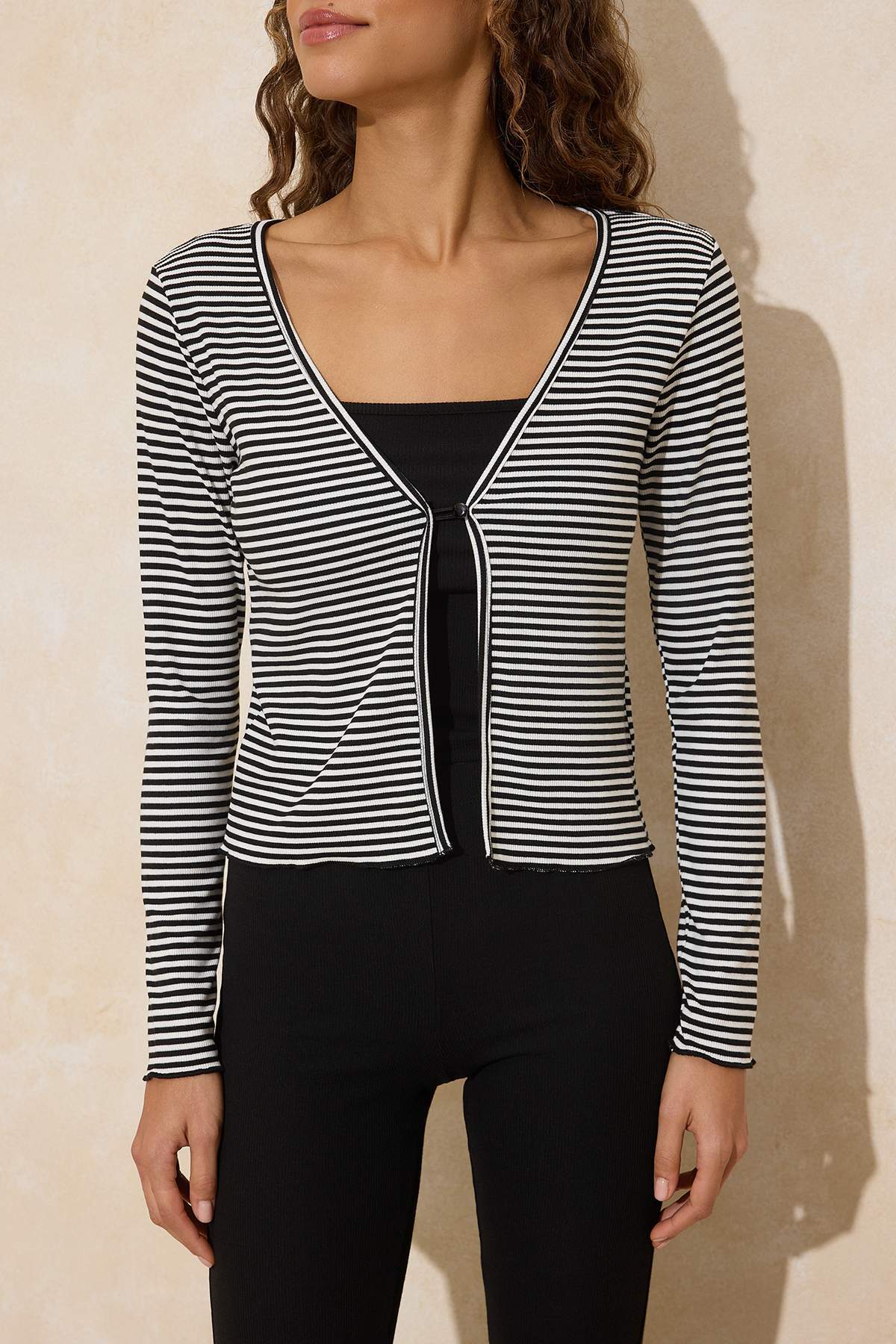 Trendyolmilla  Çok Renkli 3'Lü Takım Çizgili Fitted Uzun Kollu Fitilli Esnek Örme Alt-Üst Takım TWOSS26AU00030 - Görsel 3