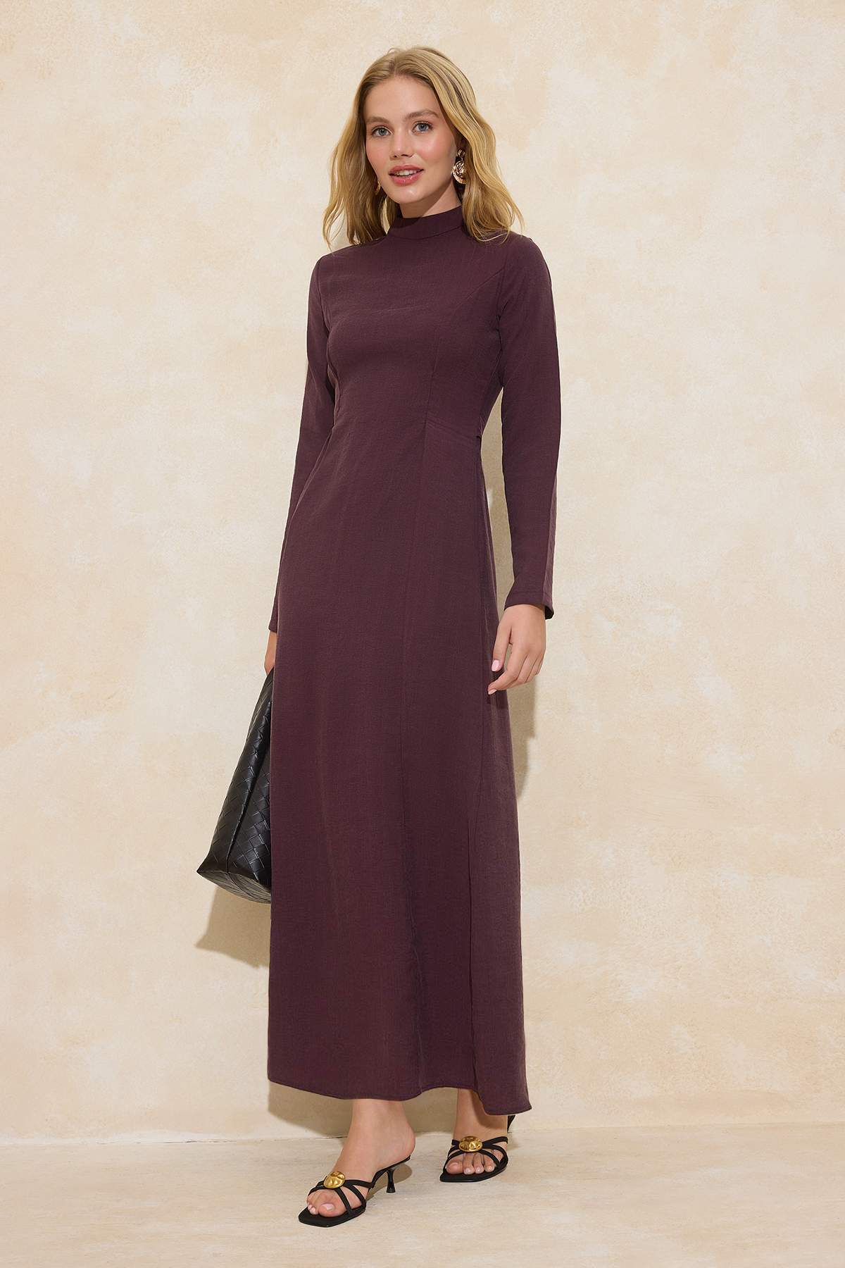Trendyol Modest Pflaumenfarbenes, weiches Modal-Kleid mit Gürtel TCTSS26EB00004