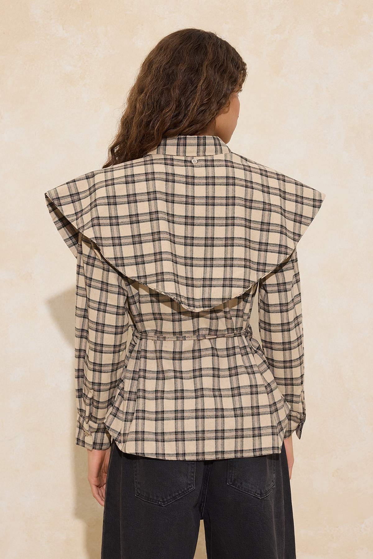 Trendyolmilla  Kahverengi Ekose Çıkarılabilir Şal Detaylı Gömlek TWOAW26GO00155 - Görsel 7