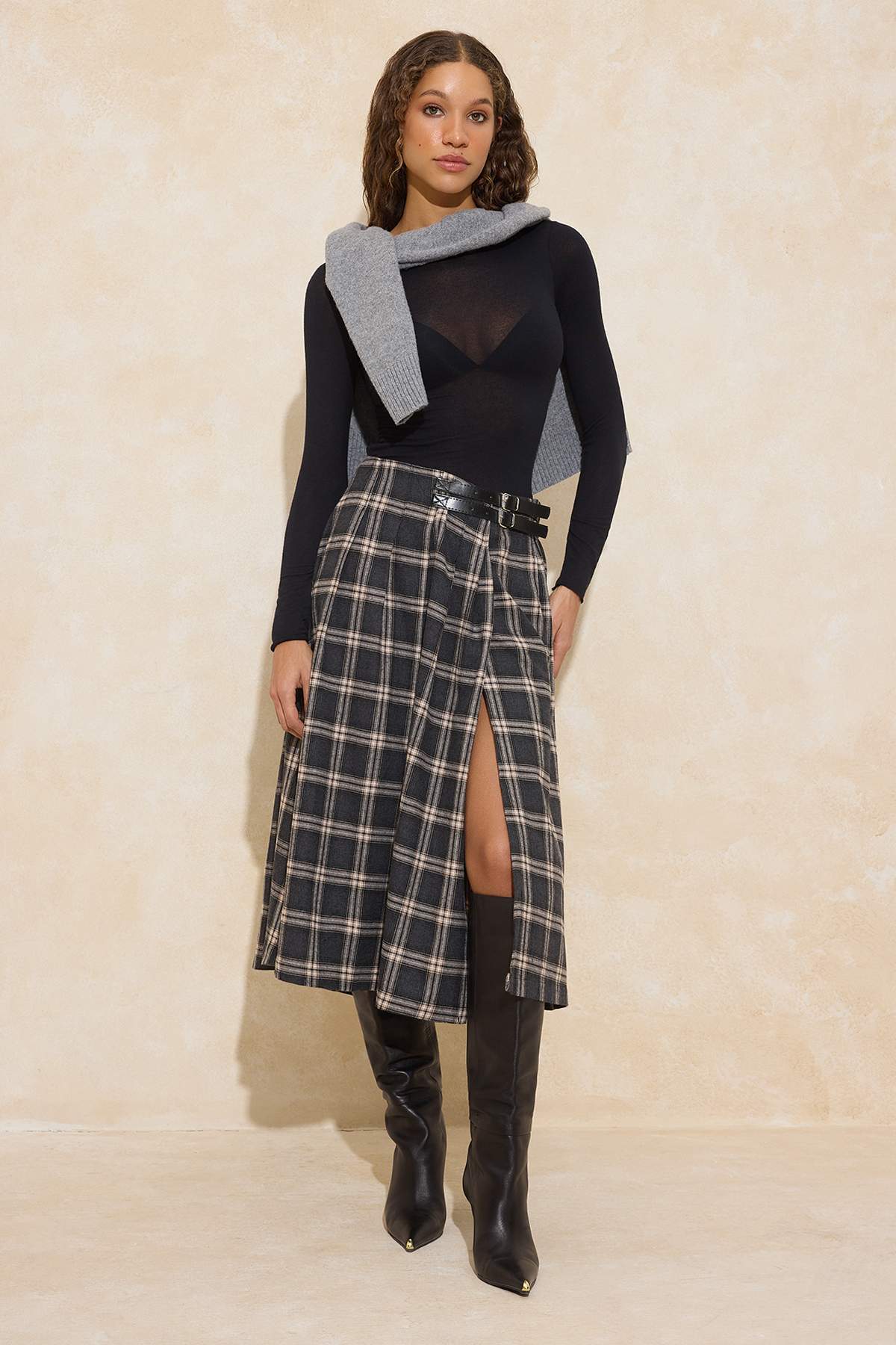 Trendyolmilla  Ekoseli/Kareli Flanel Dokuma Midi Yırtmaç Detaylı Etek TWOSS26ET00046