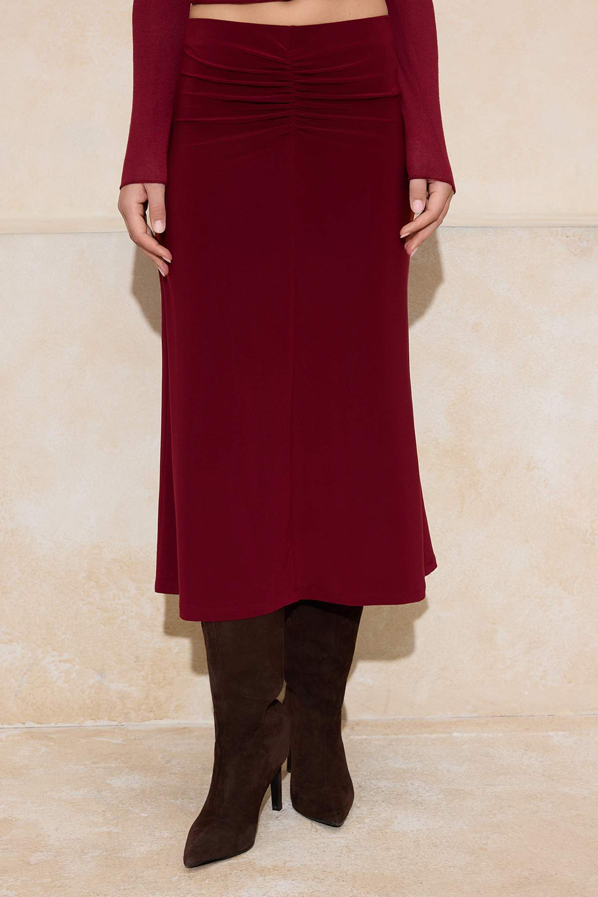 Trendyolmilla  Bordo Düz A-line Büzgülü Normal Bel Midi Esnek Örme Etek TWOSS26ET00025 - Görsel 3