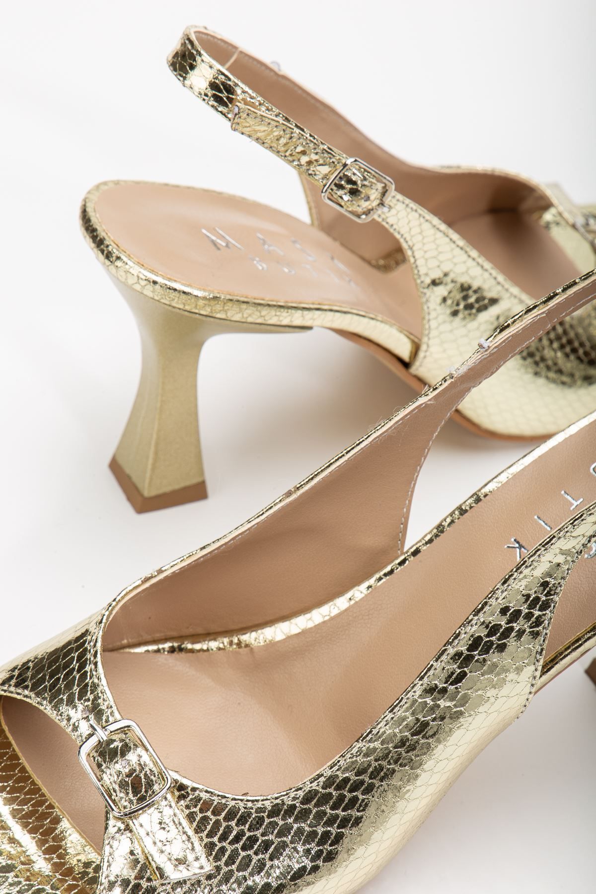 حذاء فيليا بكعب مفتوح من الخلف ذهبي