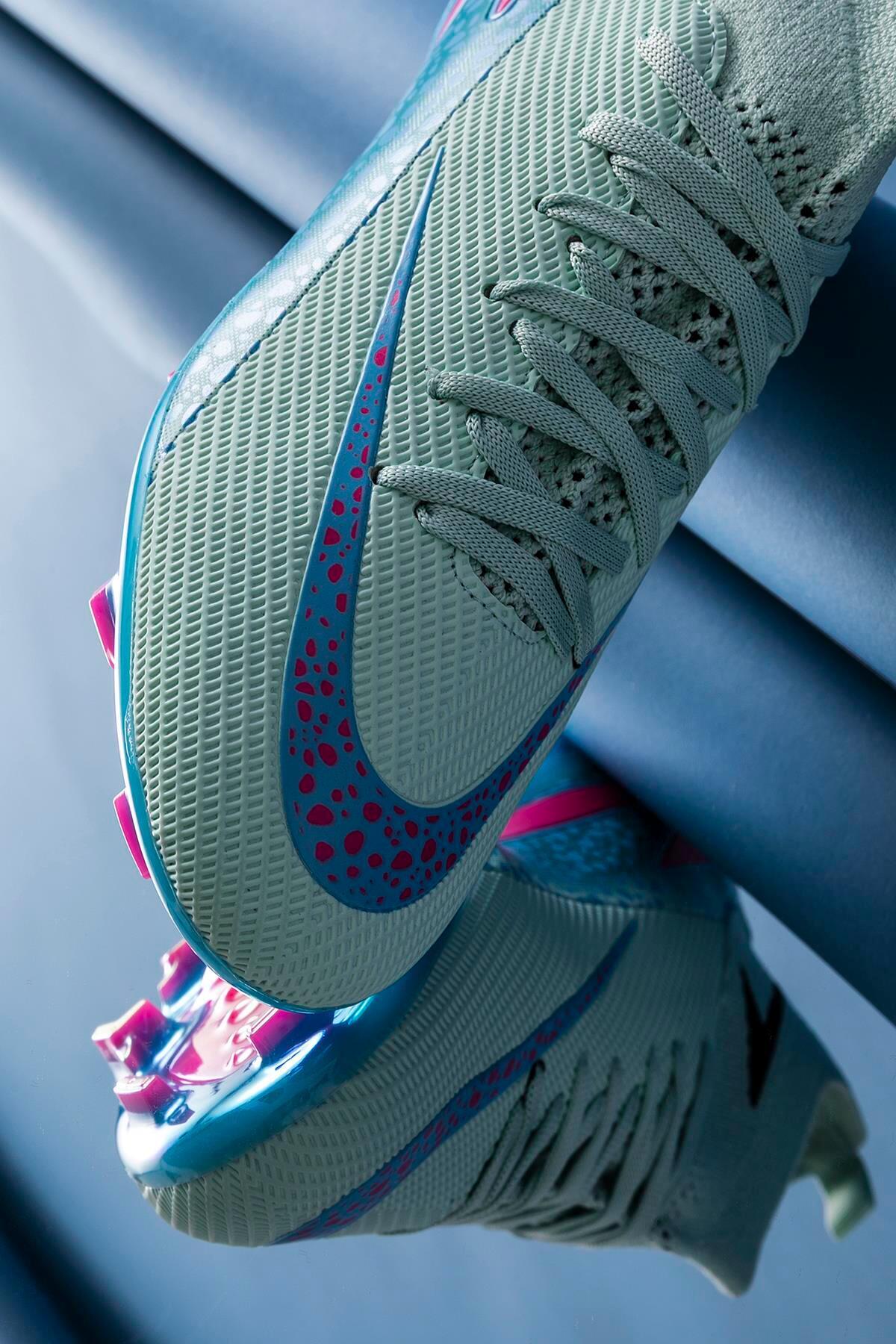 حذاء كرة قدم رجالي من نوع Halı Saha بنعل مستورد، م...