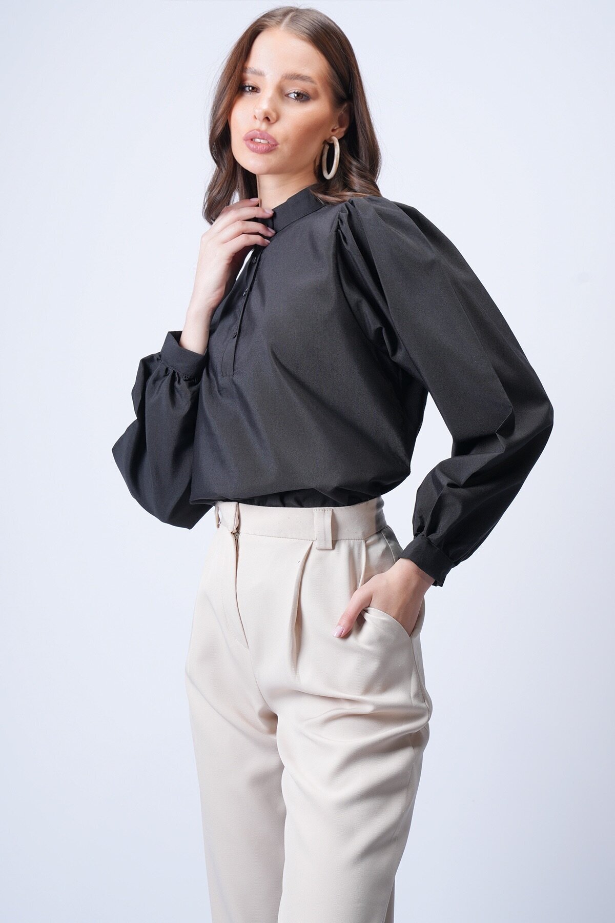 VAGGON  Siyah Hakim Yaka Yarım Pat Balon Kol Poplin Dokuma Gömlek - Görsel 4