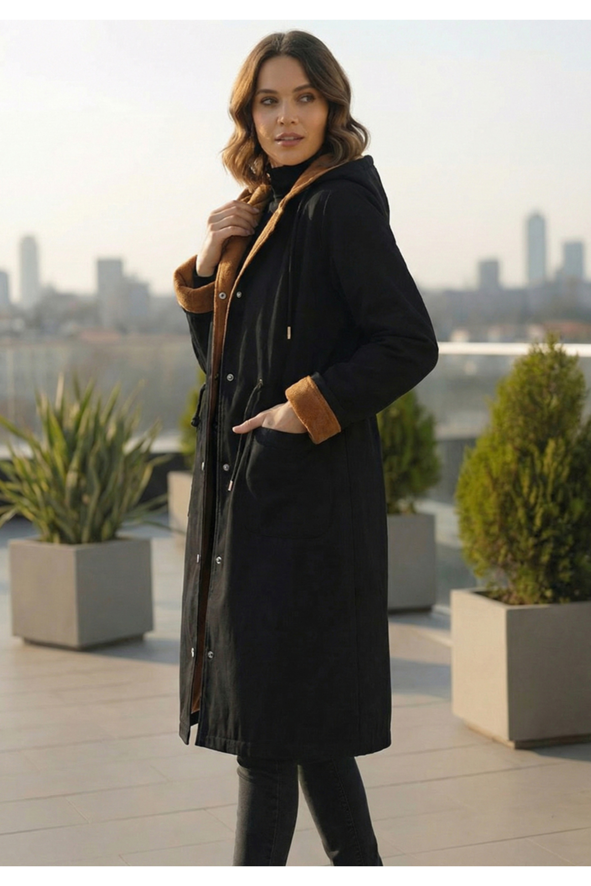 Little Visqon  Kadın Siyah Su Geçirmez Mikro Kumaş Kapüşonlu İçi Viskon Karışımlı Kaşe Astarlı Midi Boy Mont - Görsel 5