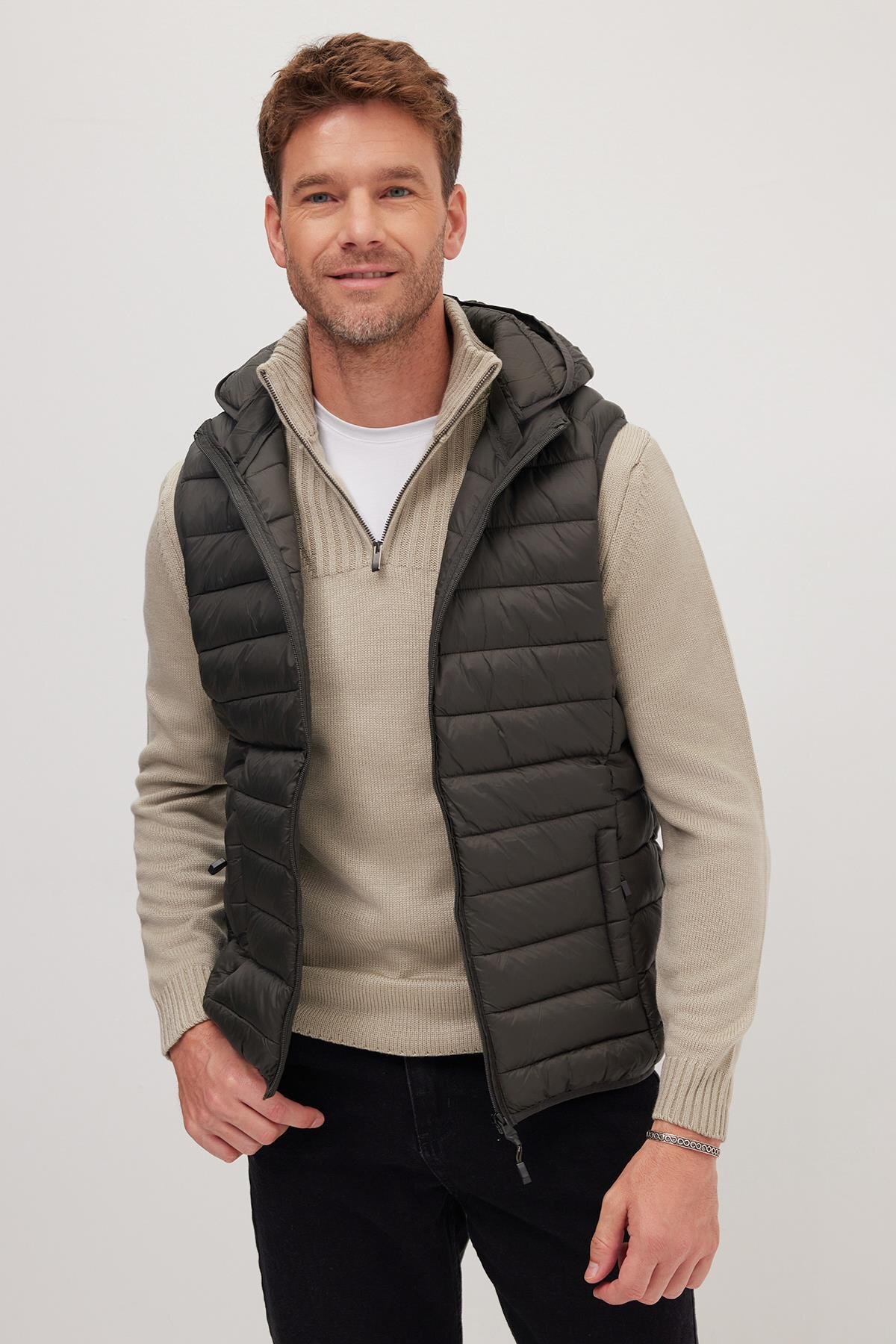 Tudors  Erkek Relax Fit Rahat Kesim Sıfır Kol Kapüşonlu Çift Cepli Fermuarlı Sıcak Tutan Haki Şişme Yelek - Görsel 3