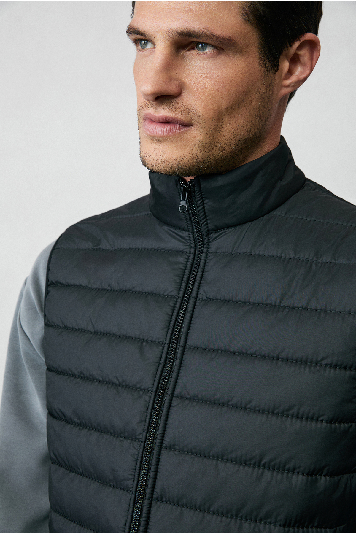 Kiğılı  Dik Yaka Fermuarlı Kapitone Spor Şişme Yelek - Görsel 3