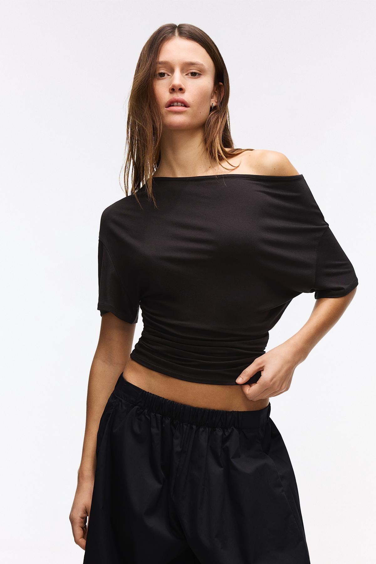 Bershka  Asimetrik baskılı kısa kollu tişört - Görsel 4