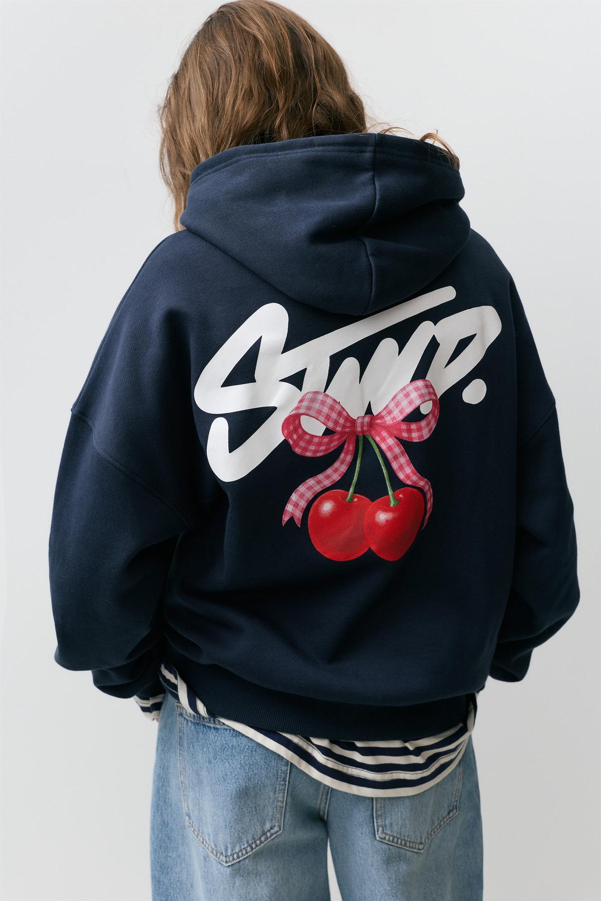 Pull & Bear  Kapüşonlu STWD kirazlı sweatshirt - Görsel 5