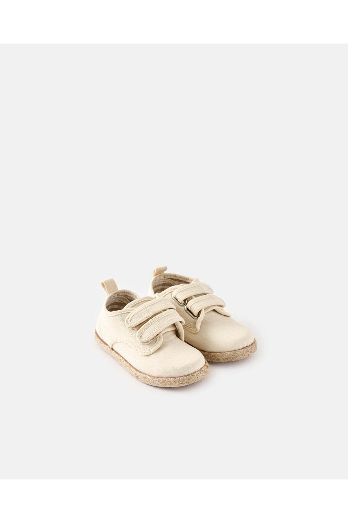 حذاء رياضي بيج اللون للأطفال الرضع من الجوت