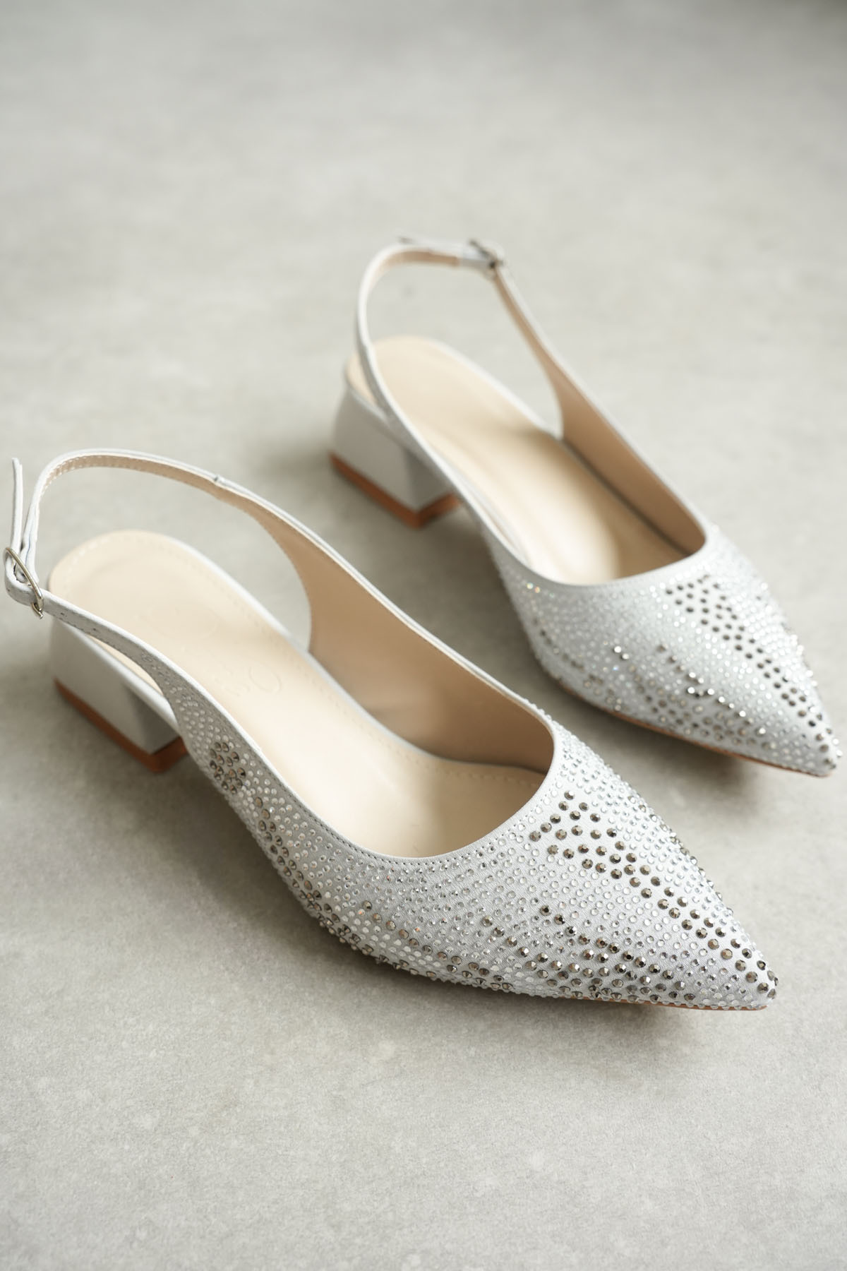 Women's Flat Shoes with Stones Special and Suitable for Daily Use