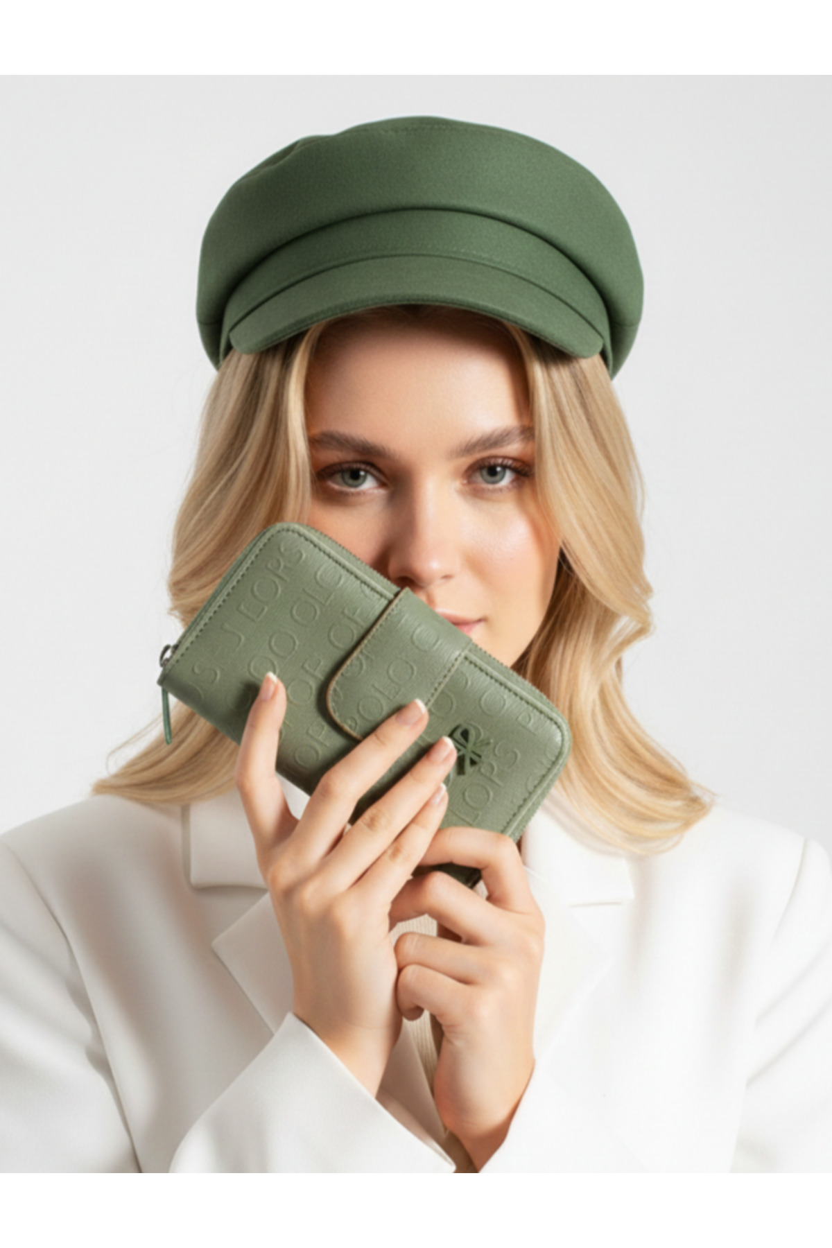 Polo Of Colors Green Camel Women's Medium Coin and Card Slot Wallet