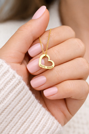 Soleildor 925 ayar Orijinal Gümüş Zincirden Sallanan Kalp İsimli Gümüş Kolye