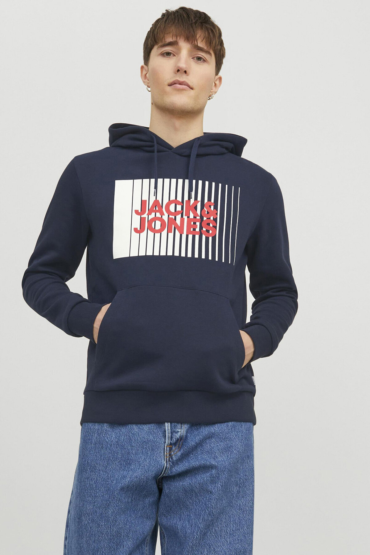 سویشرت مردانه جک اند جونز کد ۱۲۲۳۳۵۹۹ سرمه‌ای بلیزر جک اند جونز سویشرت Jack & Jones
