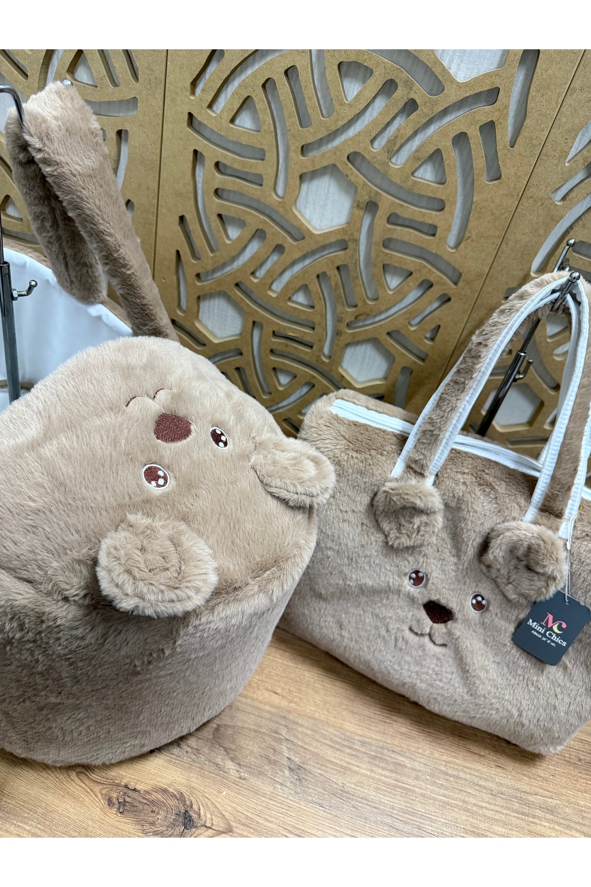 Mini Chics Lüks Peluş Kumaş Ayıcık Nakışlı Bebek Taşıma & Çantası Anne Çantası fotoğrafı 2 (önizleme)