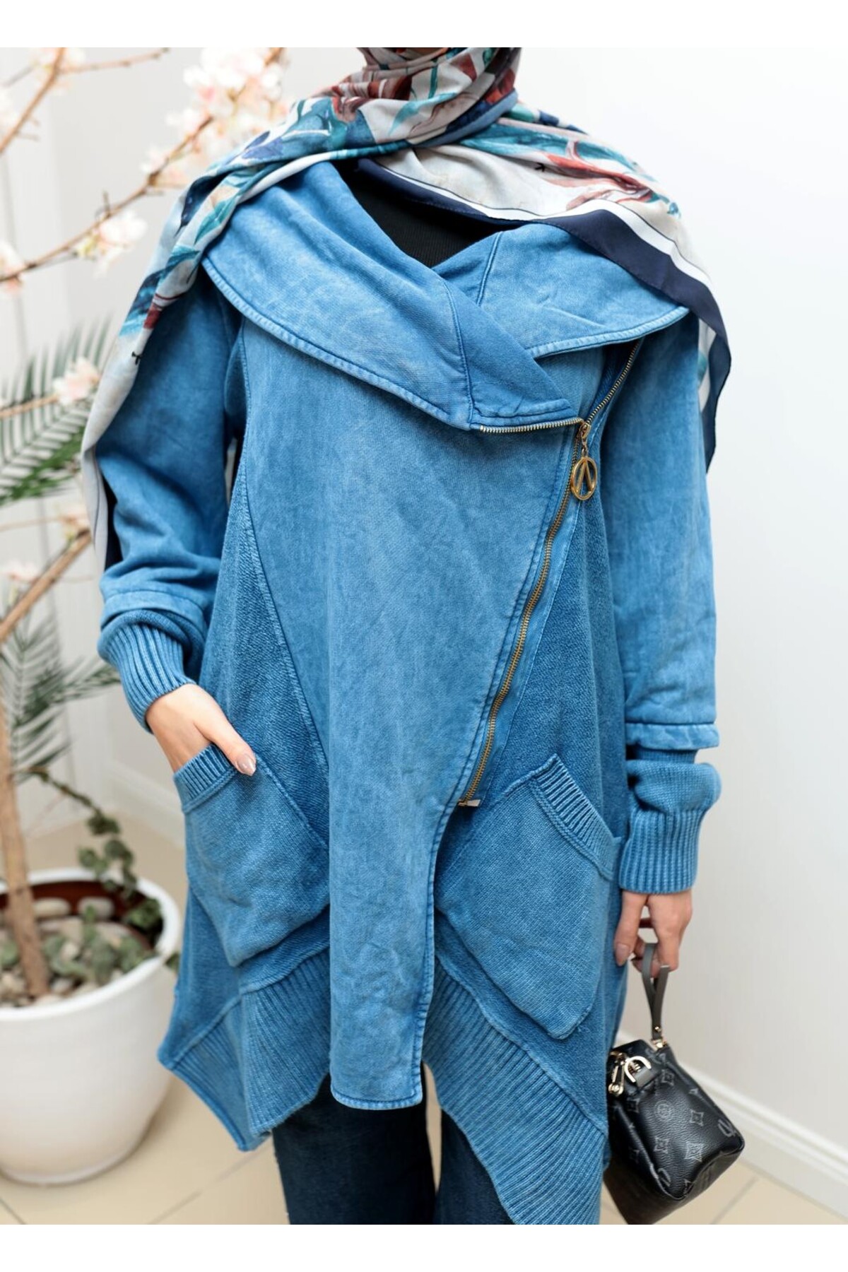 ayşe akay  DIŞ GİYİ