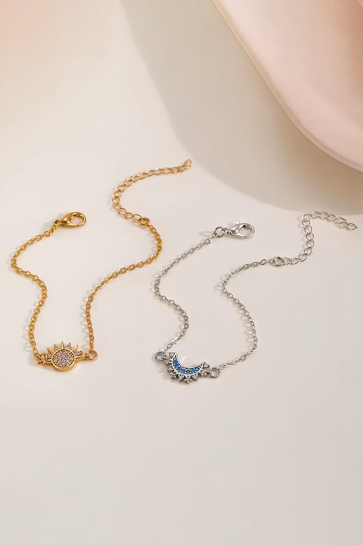 The Collection 2'li Gökyüzü Mavisi Işıltılı Güneş ve Hilal Ay Çift Arkadaşlık Sevgili Bileklik görsel 5