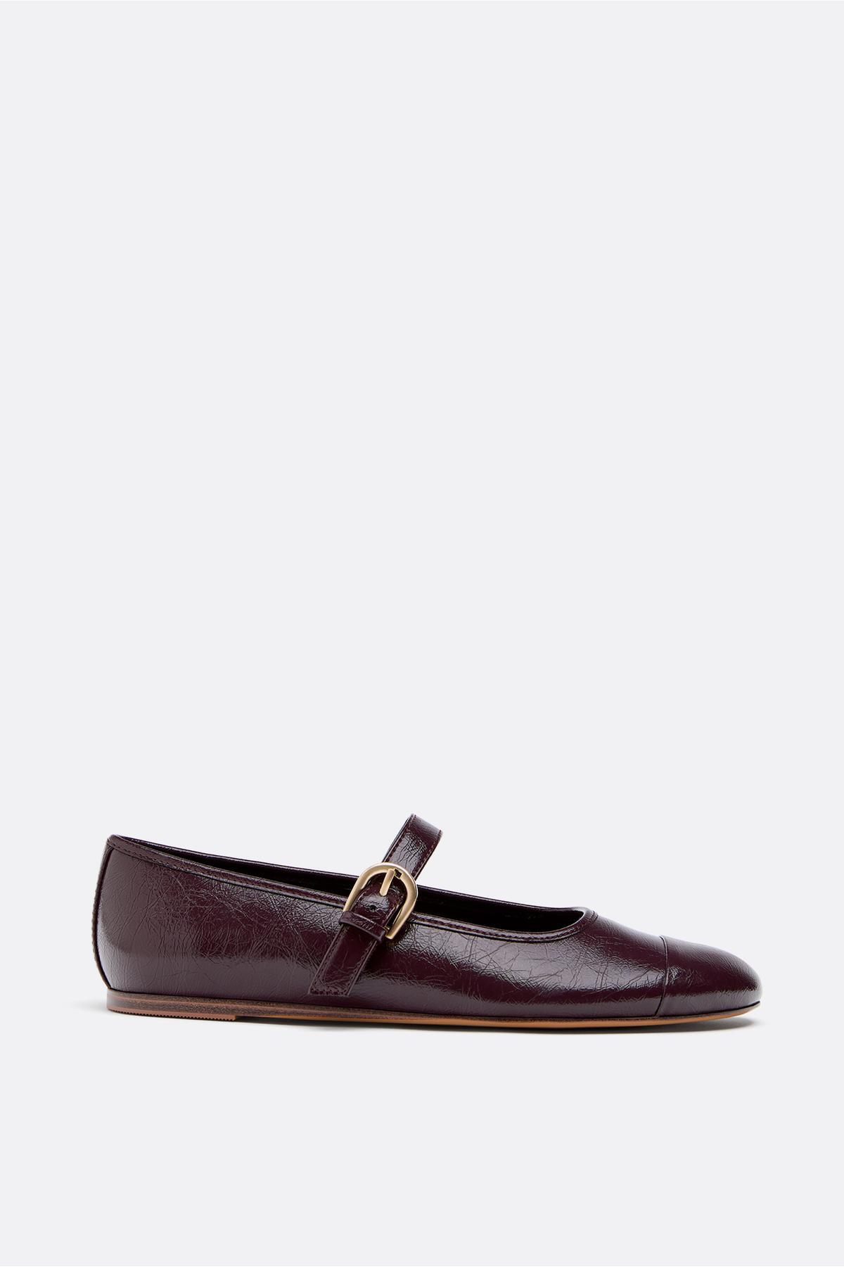 Flats with faux leather toes