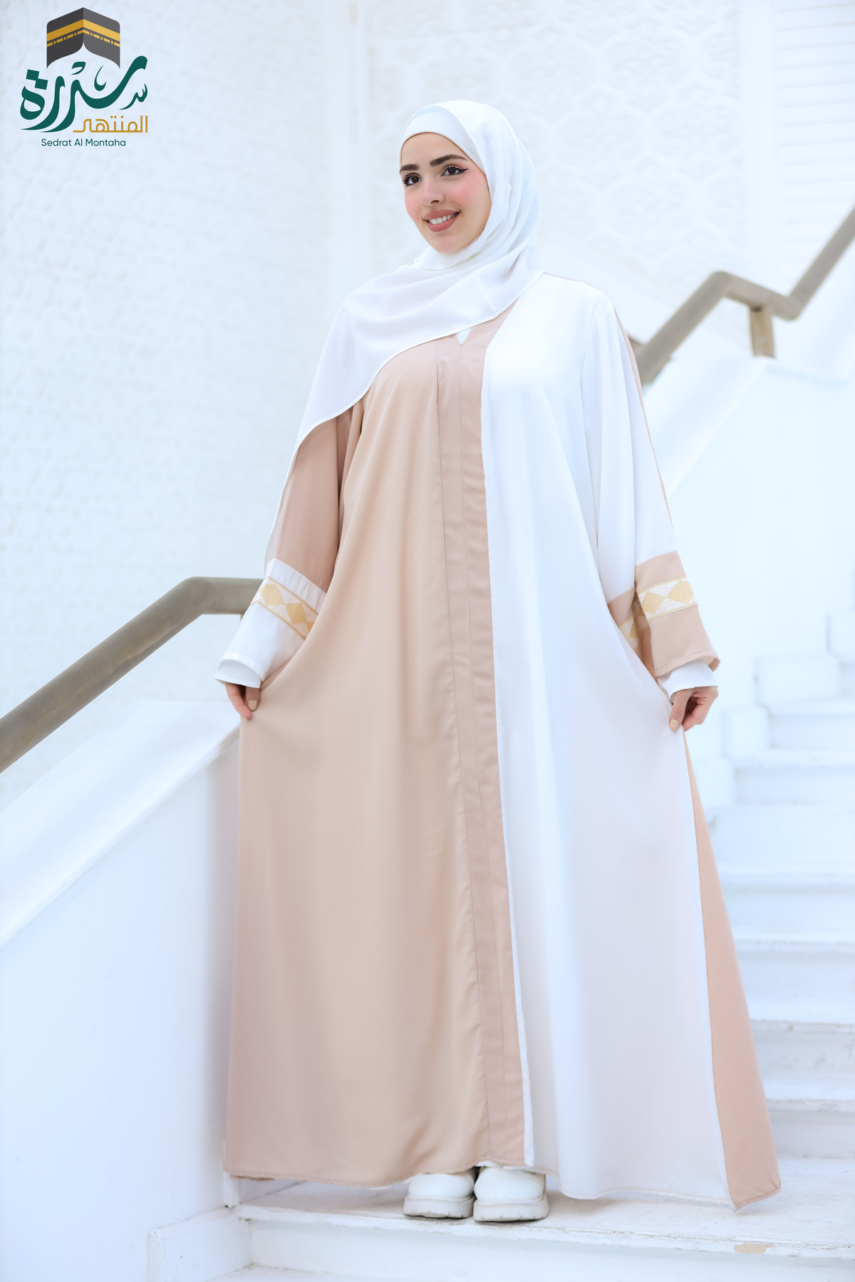 عباية موديل المنار ابيض واسود كريب سعودي