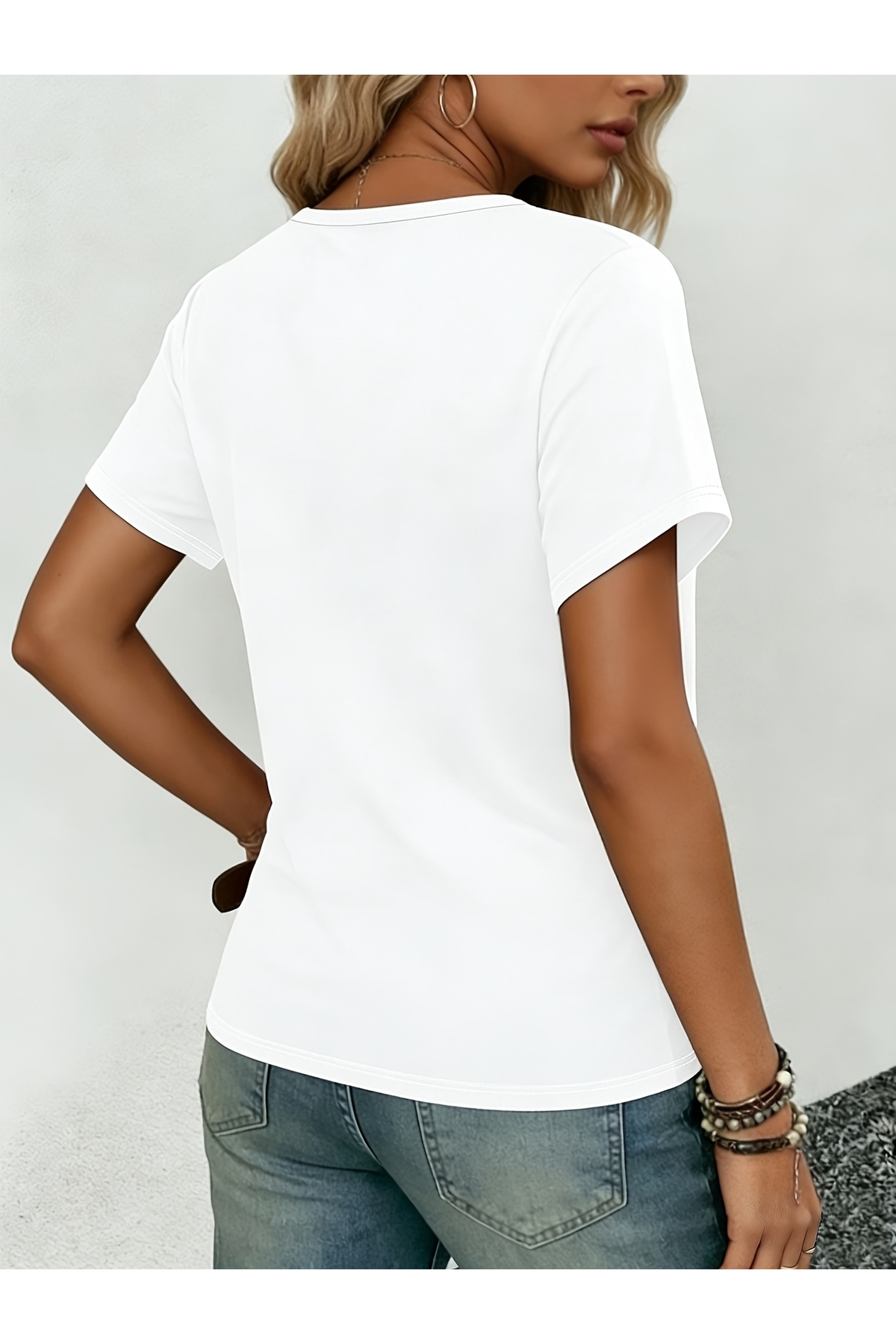 mercoledi  Kadın Mavi Çiçek Baskılı Yarım V-Yaka Kollu Regular Kalıp Rahat T-shirt - Görsel 3