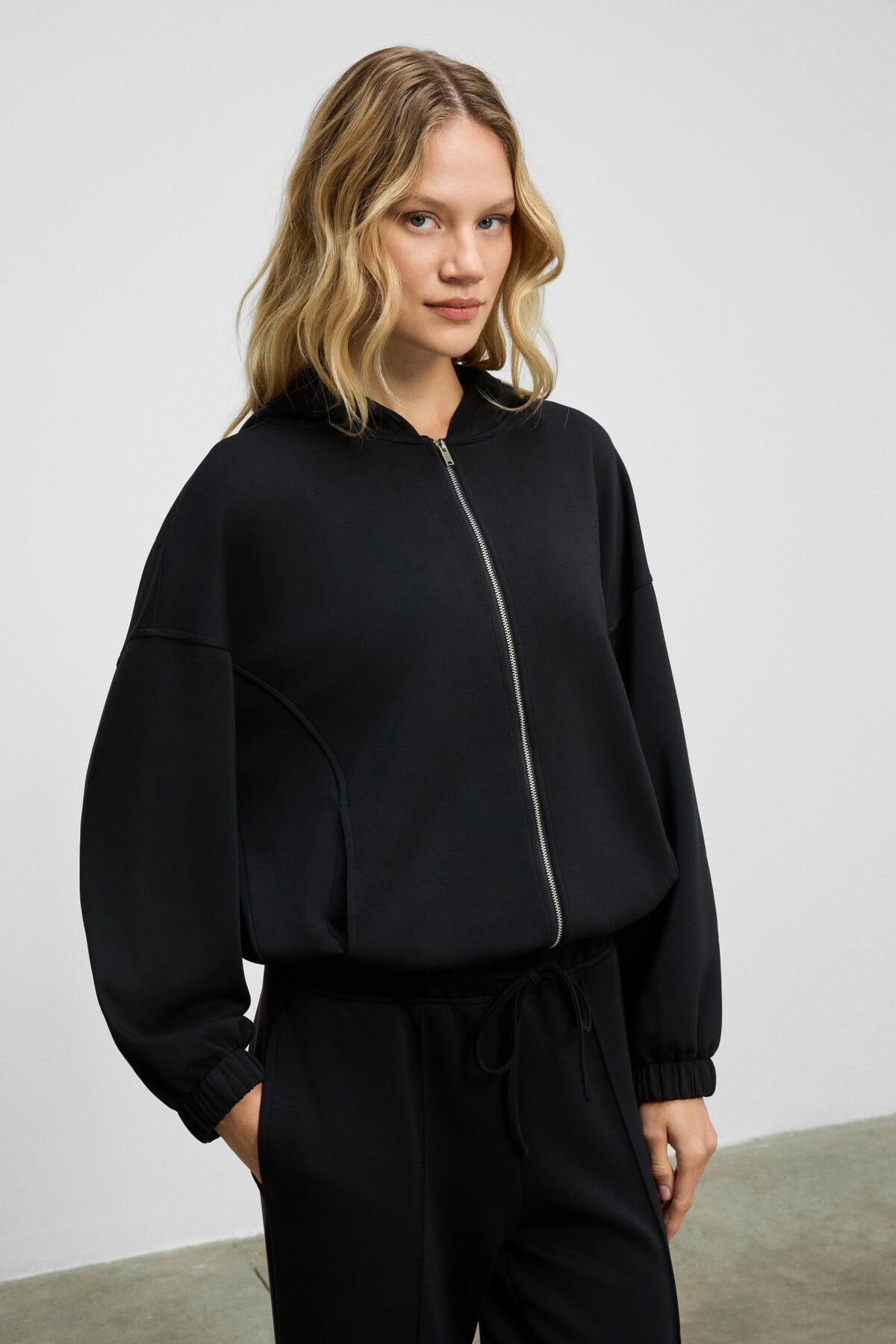 GRIMELANGE  AMOURA Kadın Yumuşak Ve Esnek Kumaşlı Kapüşonlu Fermuarlı Uzun Kollu Siyah Sweatshirt - Görsel 4