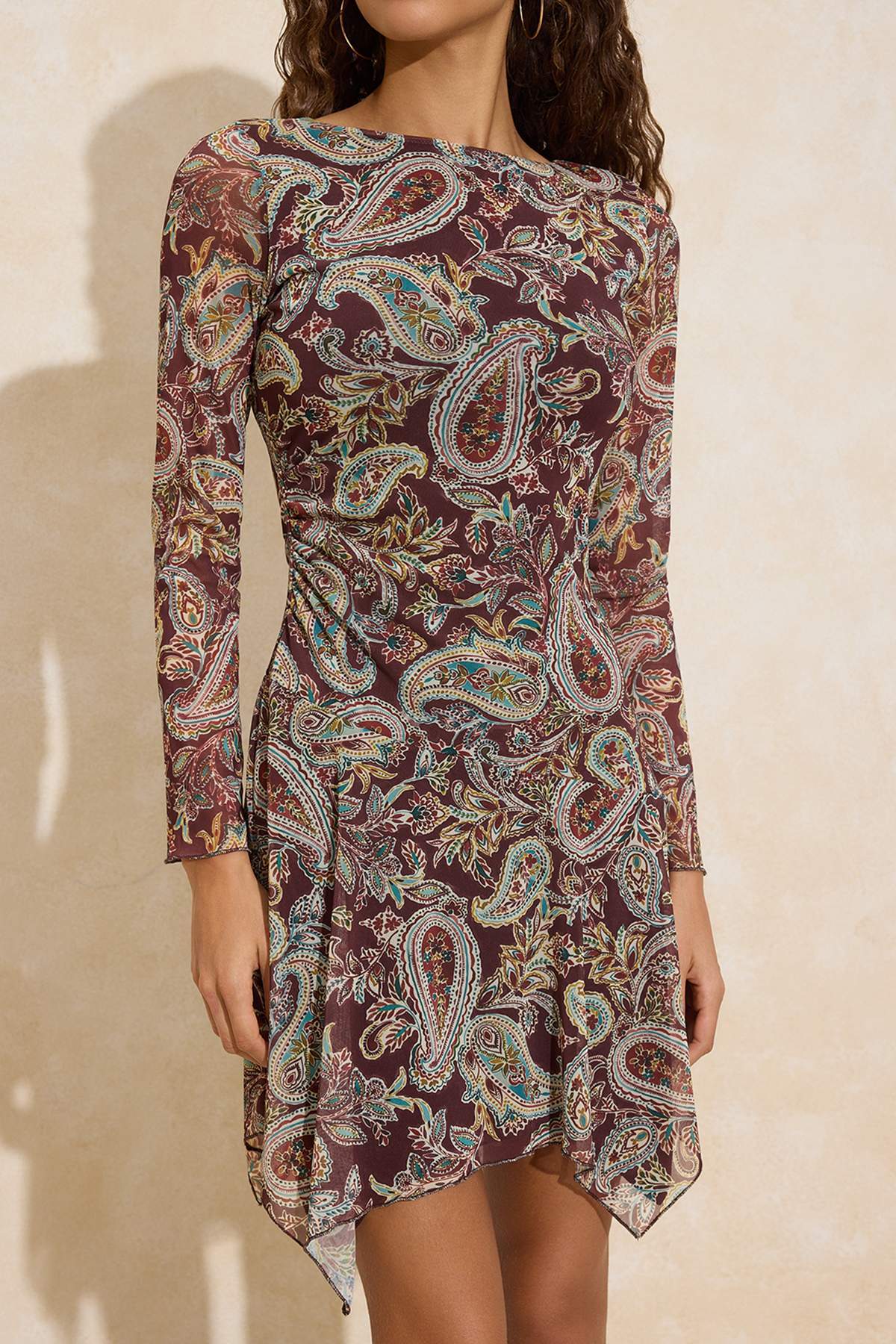 Trendyolmilla  Çok Renkli Şal Desen Boho Chic A-Kesim Asimetrik Kayık Yaka Mini Tül Örme Elbise TWOSS26EL00104 - Görsel 3