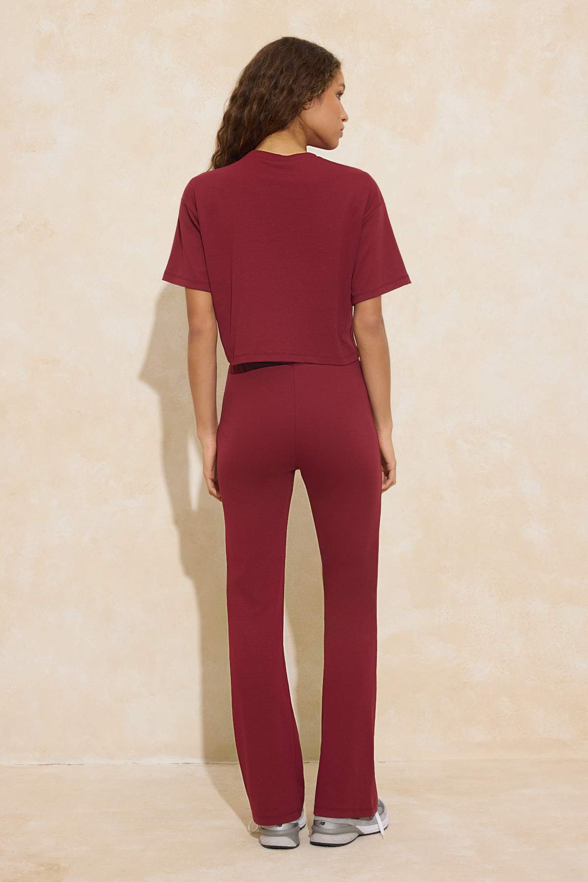 Trendyolmilla  Bordo Relaxed Düşük Kol Kısa Kollu Boru Paça Pamuk Ribana Örme Alt-Üst Takım TWOSS26AU00035 - Görsel 4