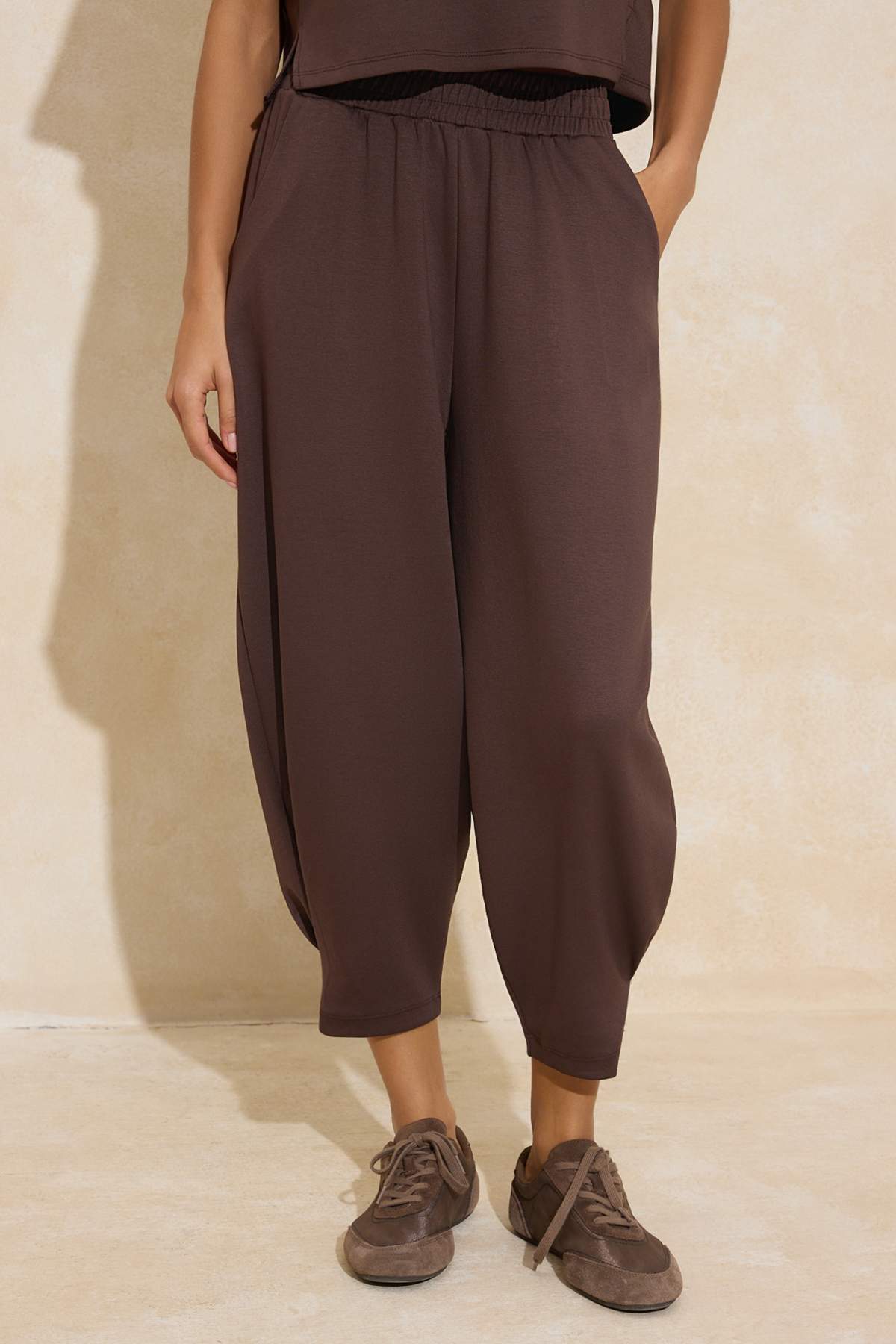 Trendyolmilla  Kahverengi Oversize Dikiş Detaylı Dar Paça Soft Touch Örme Alt-Üst Takım TWOSS26AU00036 - Görsel 4