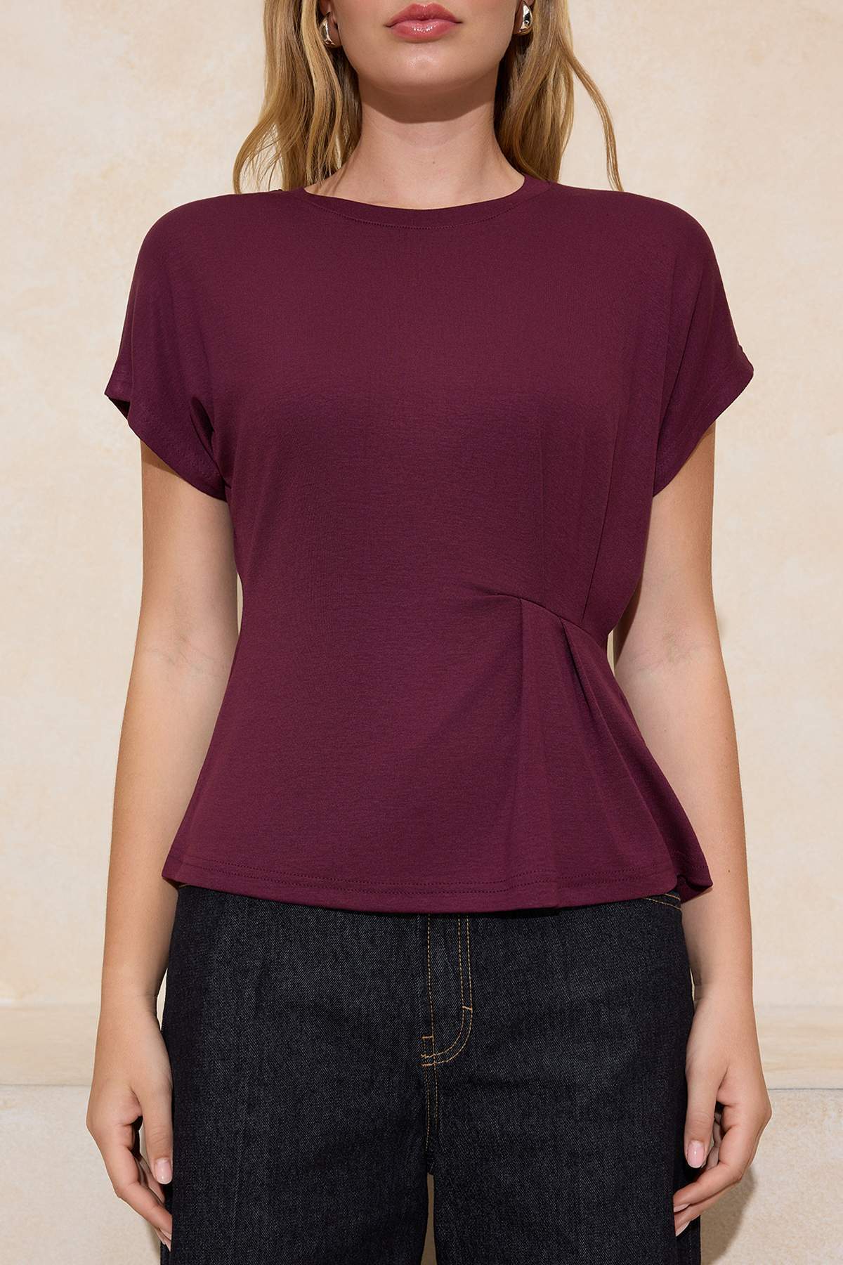 Trendyolmilla  Mürdüm Relaxed/Rahat Kalıp Kayık Yaka Büzgülü Yumuşak Örme T-Shirt TWOSS26BZ00270 - Görsel 4