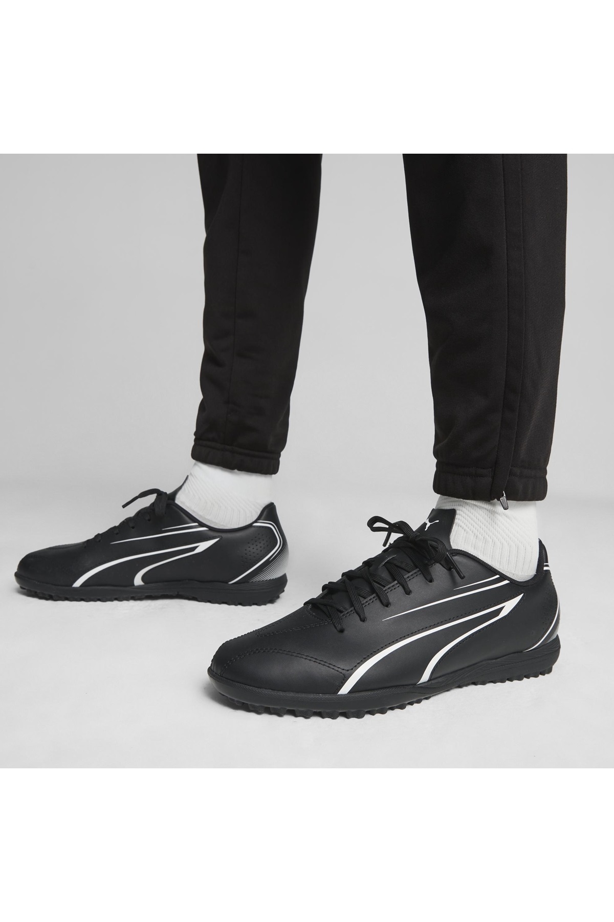 Puma Vitorıa TT 107484 Unisex Halısaha Ayakkabısı SİYAH-BEYAZ görsel 2