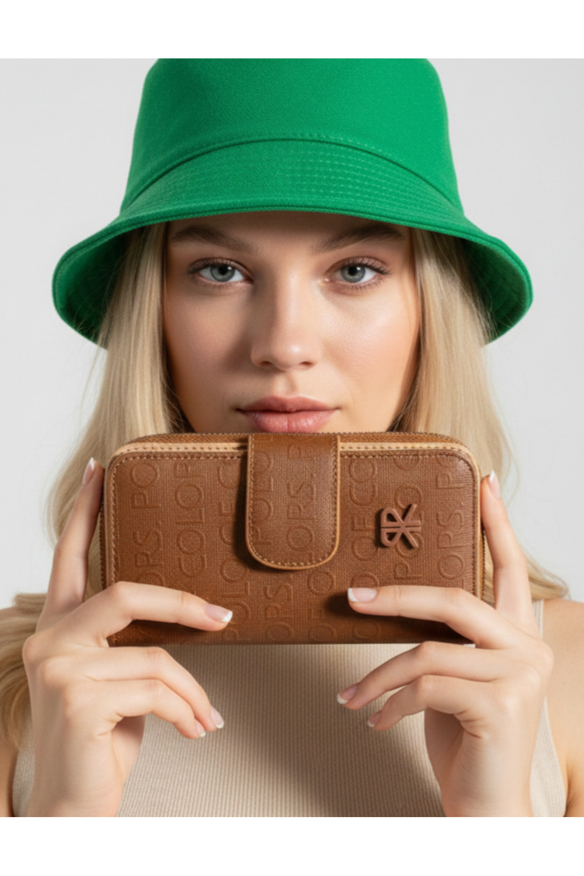 Polo Of Colors Tan Women's Medium Coin and Card Slot Wallet