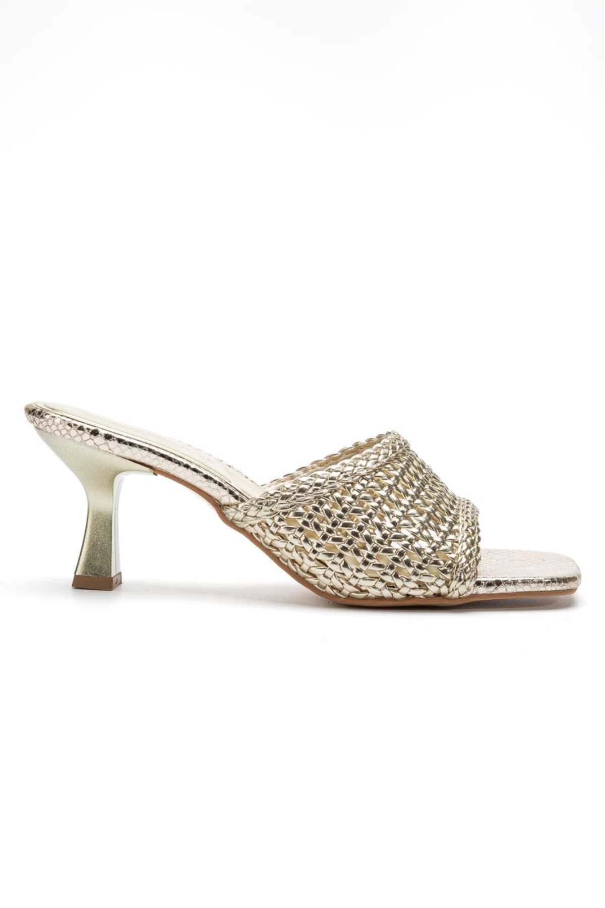 Leonei Women's Gold Knit Detailed Slippers