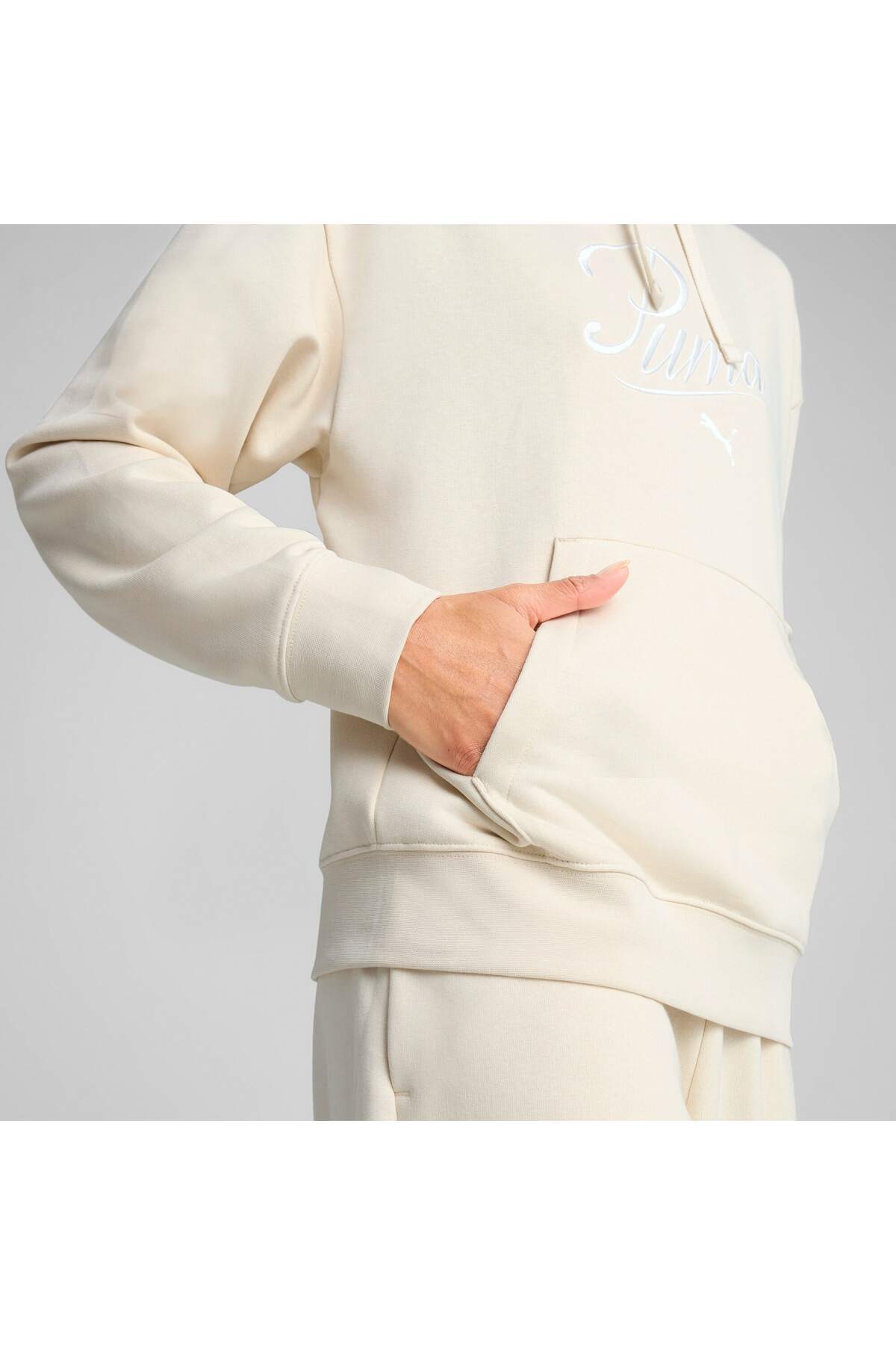 Puma ESS SCRIPT Comfort Kadın Kapüşonlu SWEATSHIRT görsel 2