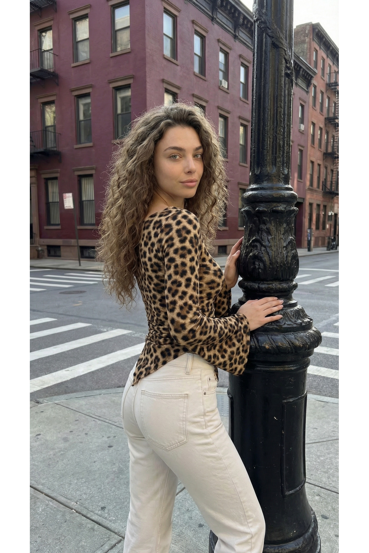 Wild Flower Leopar Uzun Kollu Asimetrik Yaka Drapeli Yan Bağlamalı Mevsimlik Bluz Üst görsel 4
