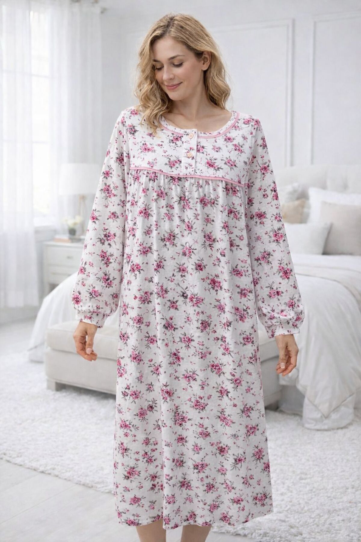 AYSUN TEKSTİL PAMUKLU KUMAŞTAN GENİŞ KESİM KOLLARI DÜĞME İLİK MANŞETLİ DESENLİ ANNE GECELİK