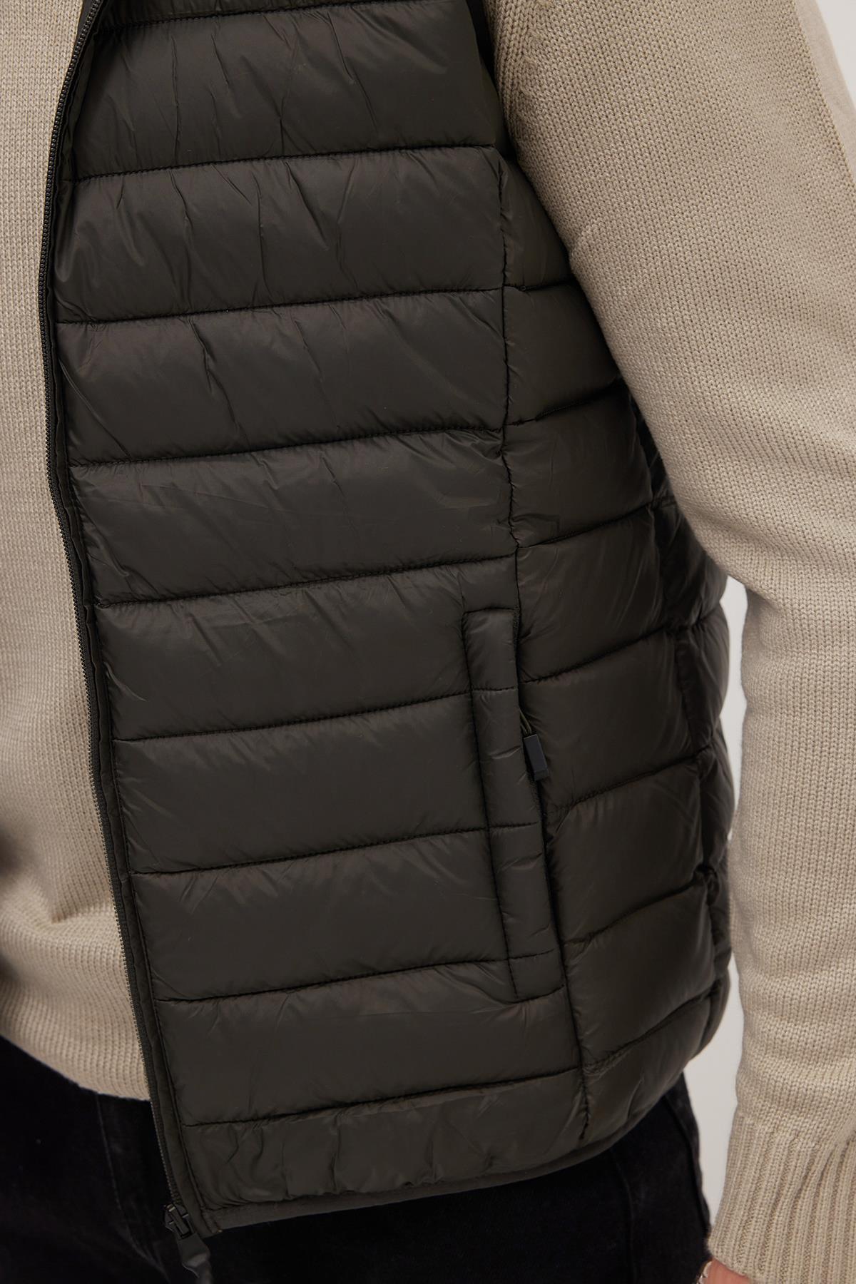 Tudors  Erkek Relax Fit Rahat Kesim Sıfır Kol Kapüşonlu Çift Cepli Fermuarlı Sıcak Tutan Haki Şişme Yelek - Görsel 4