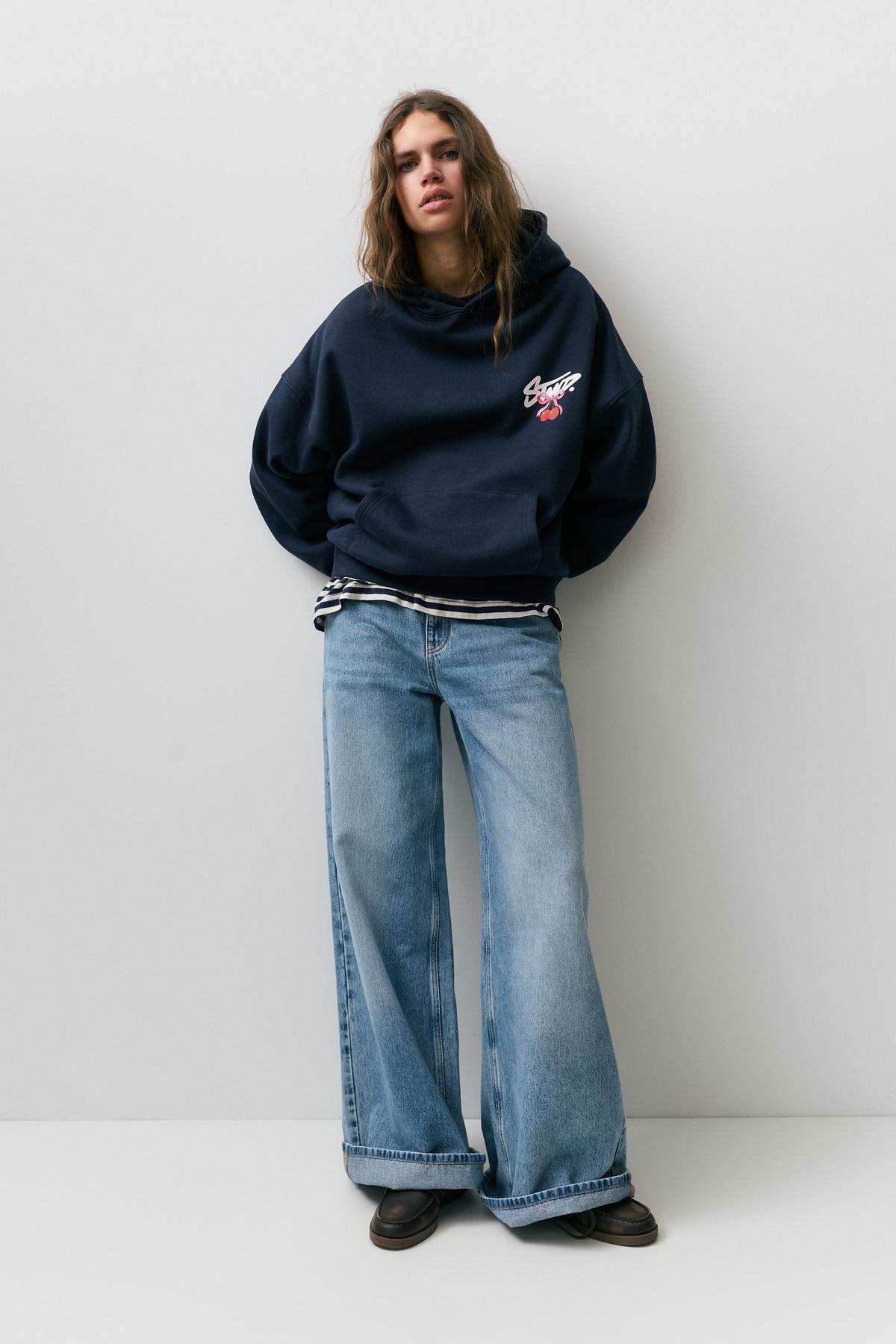 Pull & Bear  Kapüşonlu STWD kirazlı sweatshirt - Görsel 3
