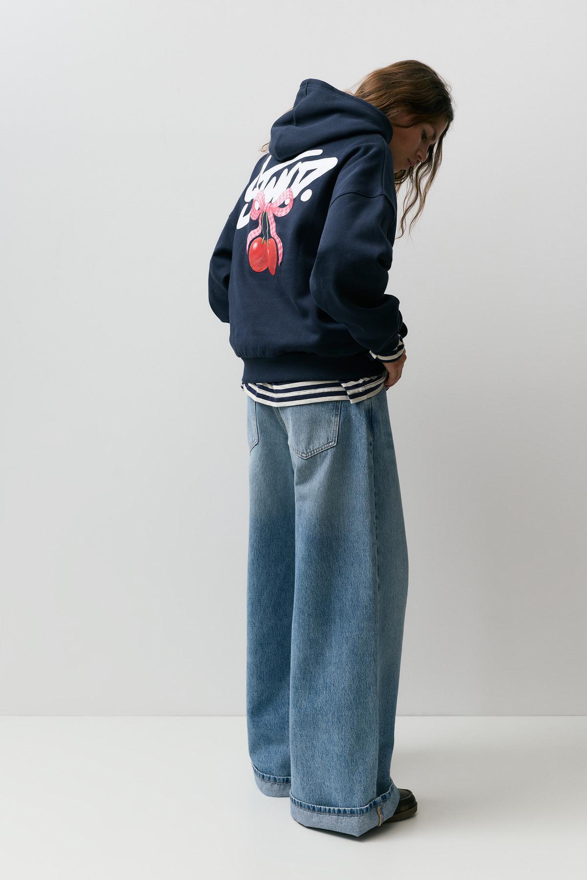 Pull & Bear  Kapüşonlu STWD kirazlı sweatshirt - Görsel 4