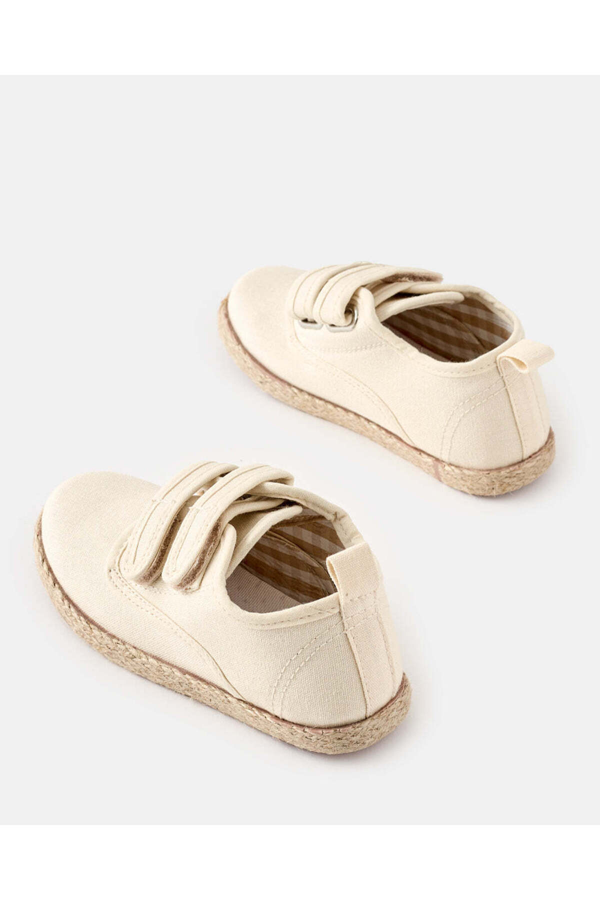 حذاء رياضي بيج اللون للأطفال الرضع من الجوت