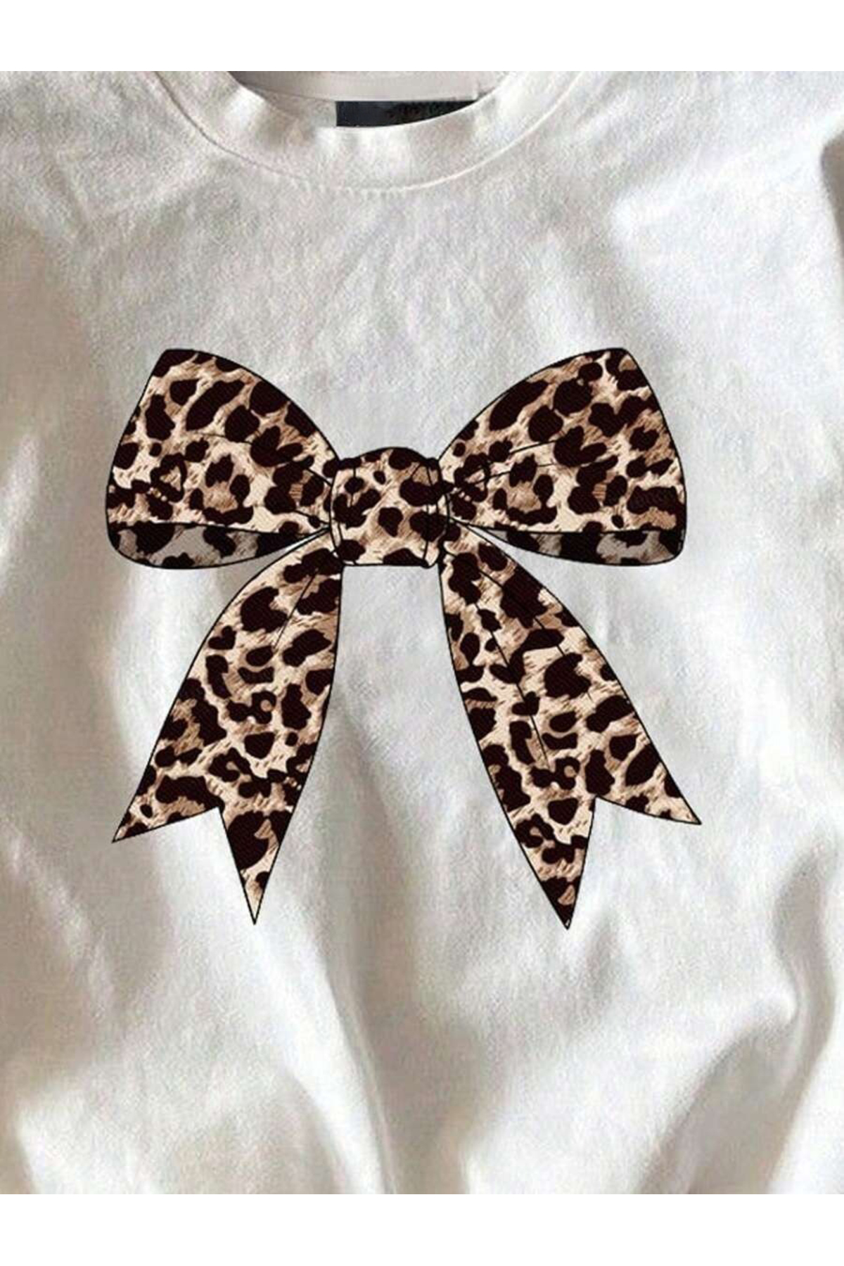 uyguntarz Unisex Leopar Desenli Kurdele Baskılı Tasarım Tshirt görsel 3
